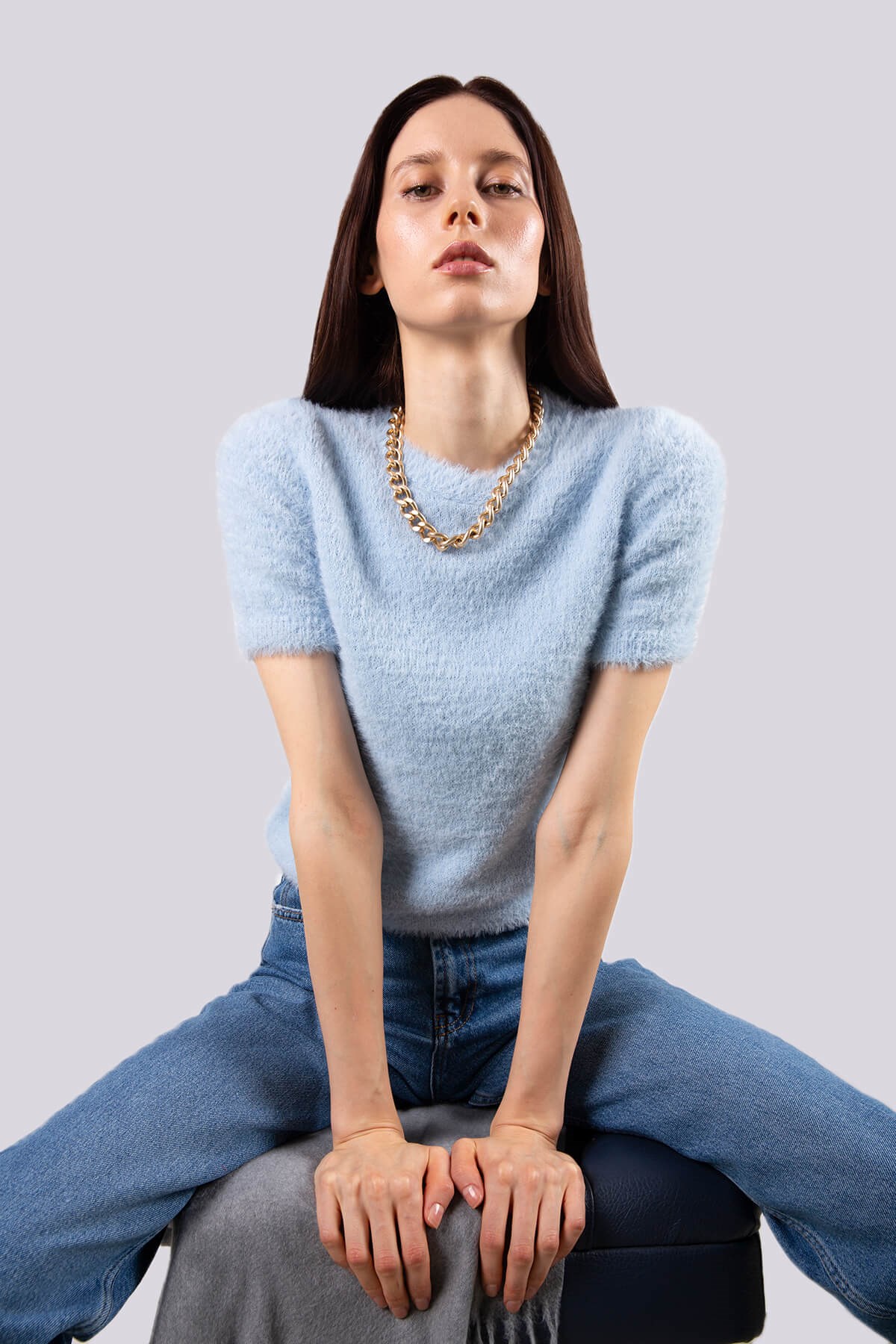 Mavi tüylü kısa kollu kazak ve diğer Triko modellerimiz için online alışveriş mağazamızı ziyaret edin. 