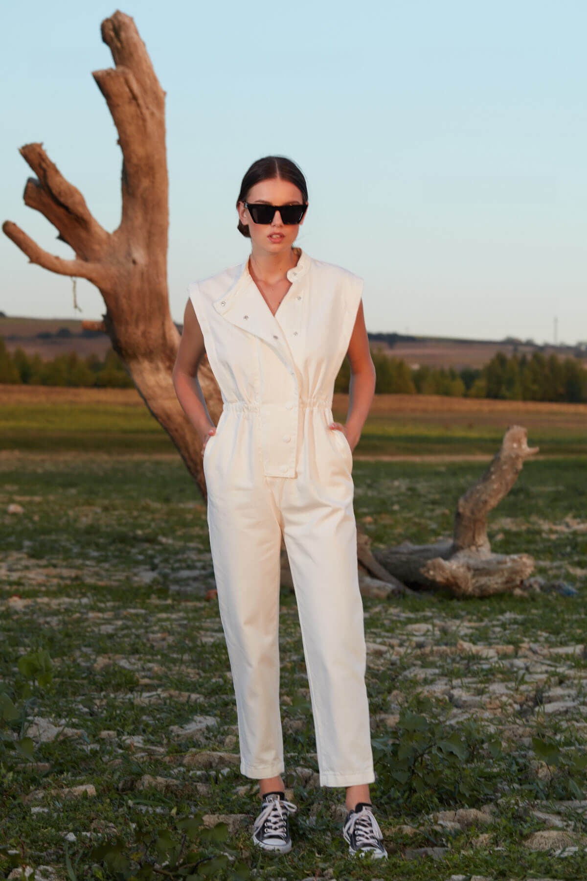 Önden düğmeli kot tulum beyaz ve diğer Tulum modellerimiz için online alışveriş mağazamızı ziyaret edin. 