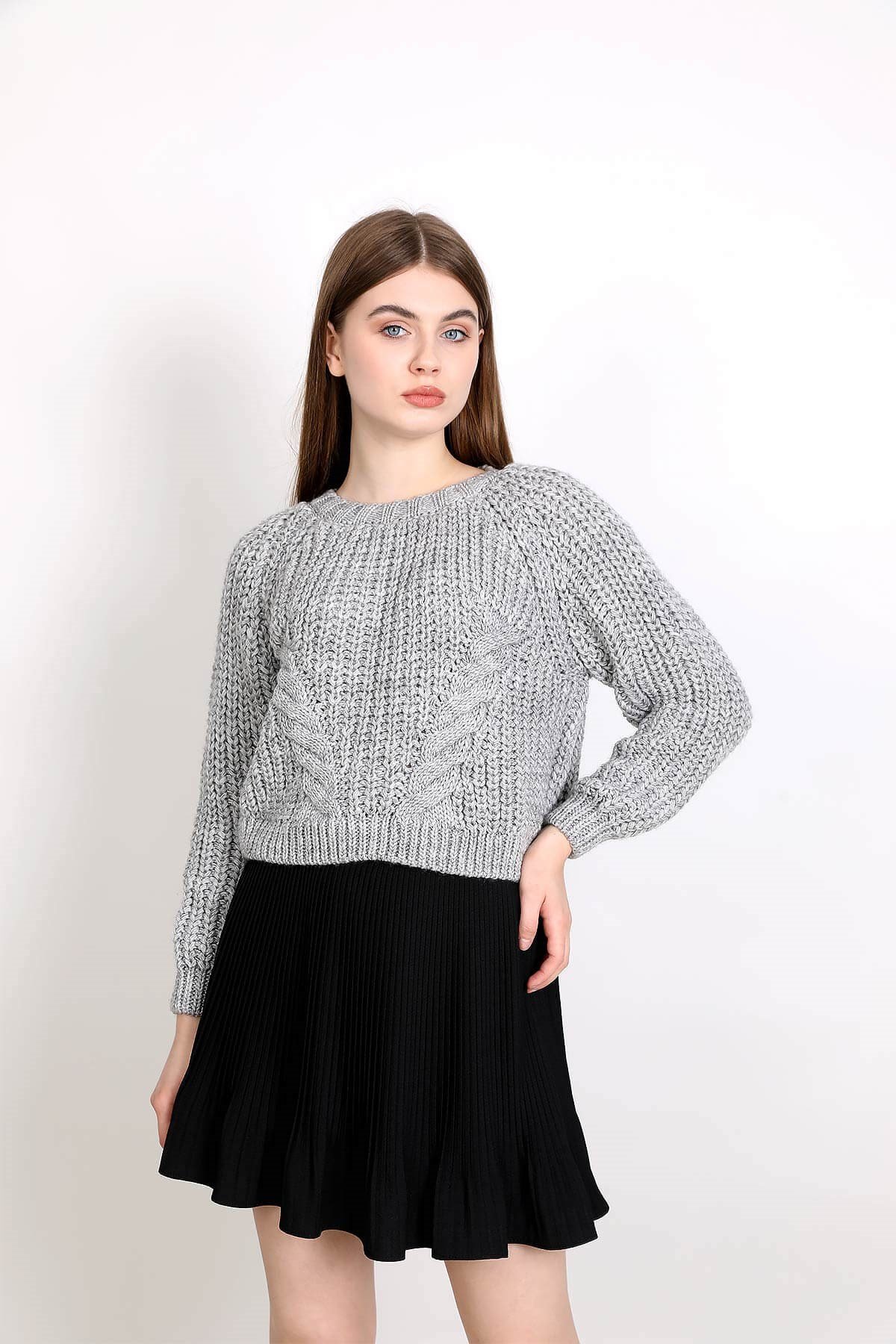 Önü örgü detaylı kazak - Gri ve diğer Triko modellerimiz için online alışveriş mağazamızı ziyaret edin. 