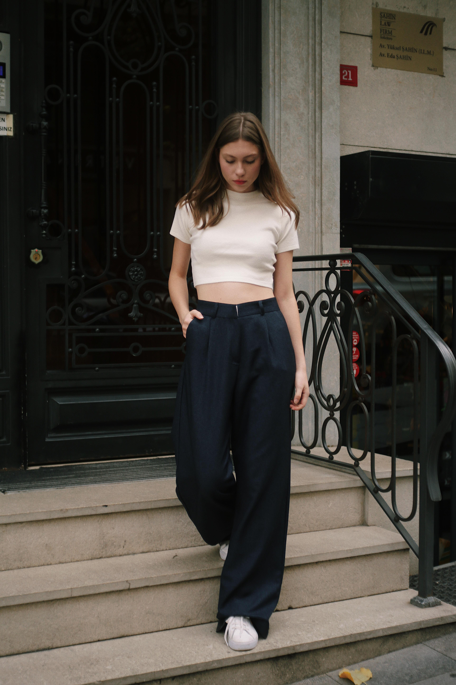 Palazzo Pamuk Kadın Lacivert Kumaş Pantolon ve diğer Pantolon modellerimiz için online alışveriş mağazamızı ziyaret edin. 