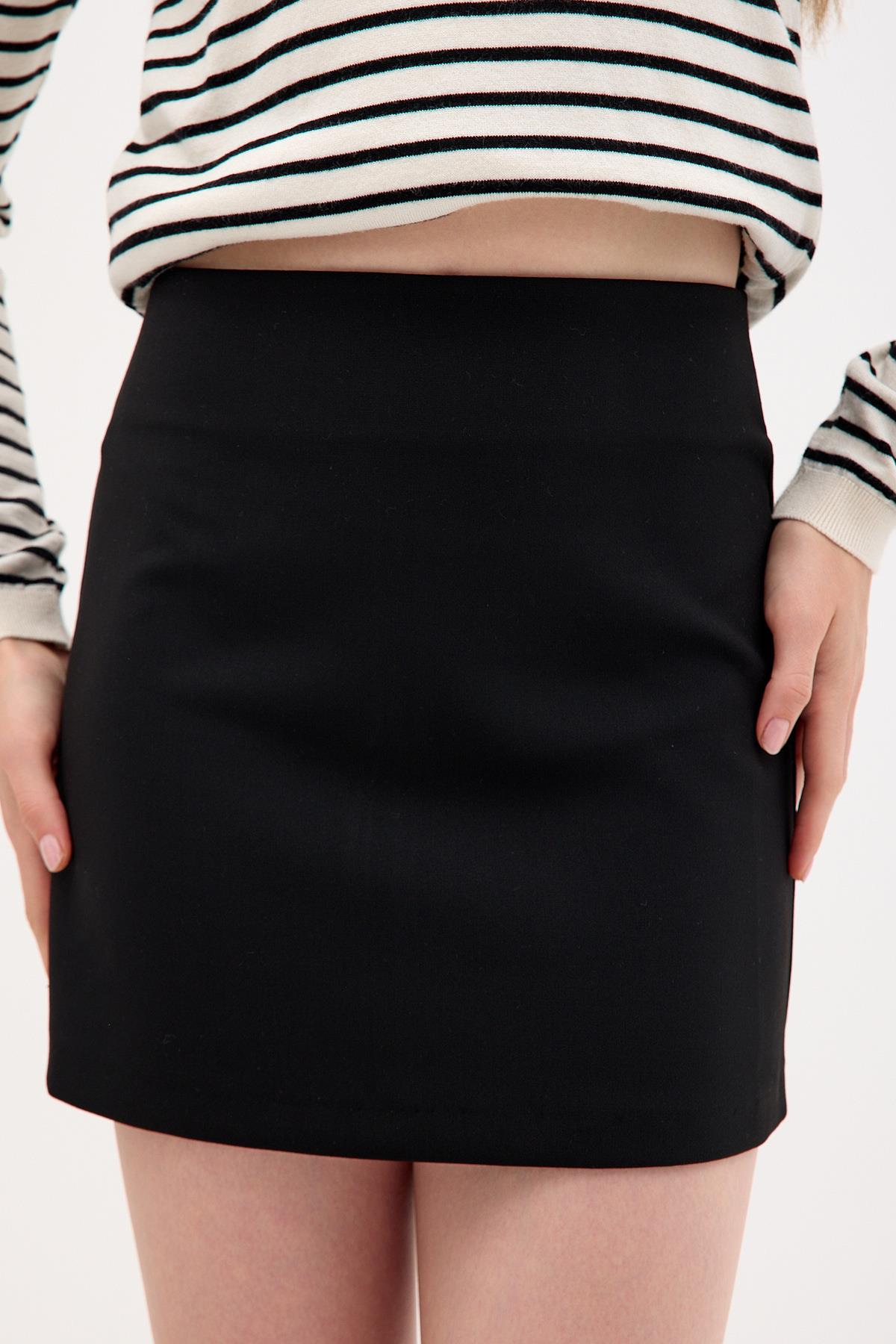 Pamuk Basic Mini Çan Siyah Etek ve diğer Etek modellerimiz için online alışveriş mağazamızı ziyaret edin. 