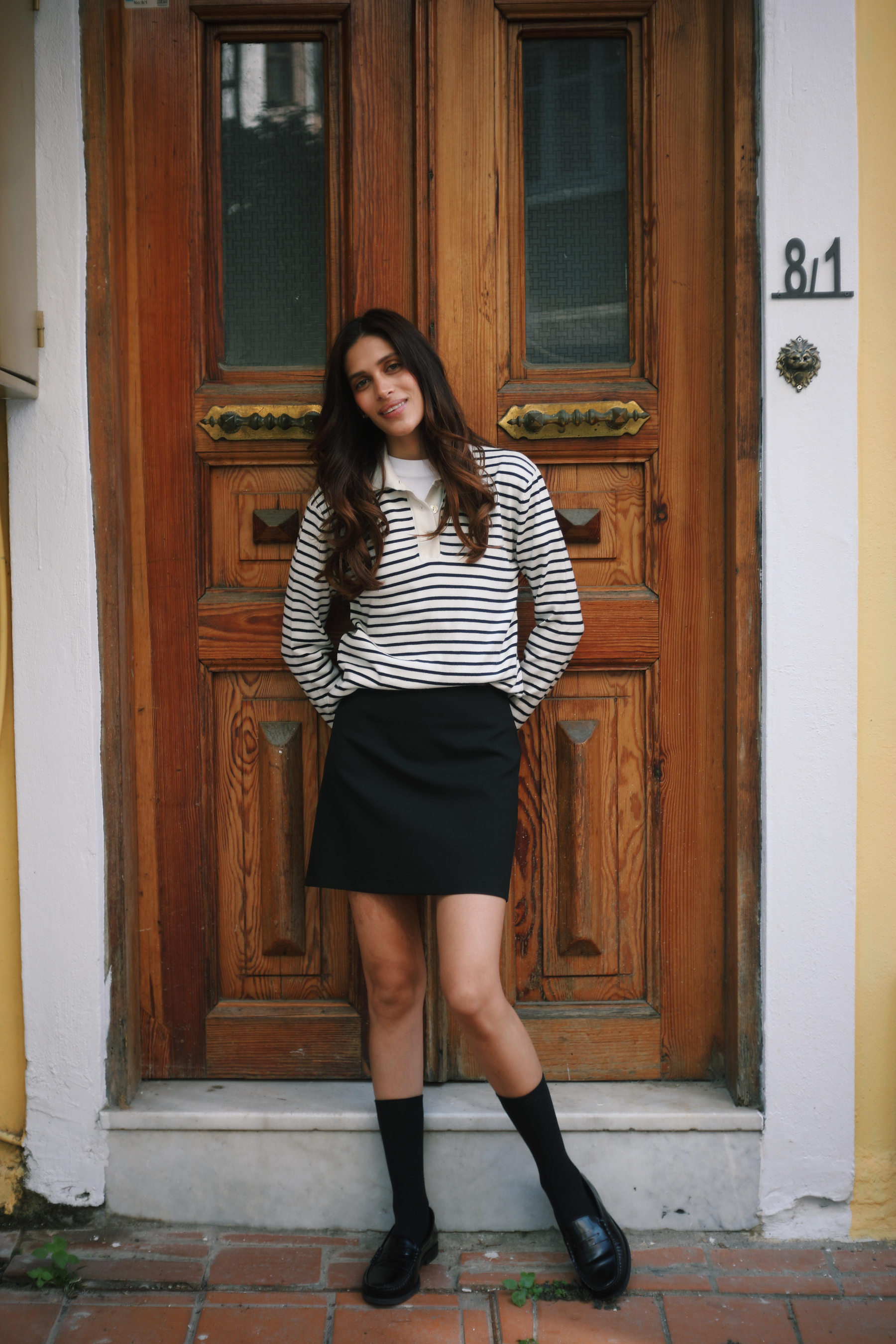 Pamuk Basic Mini Çan Siyah Etek ve diğer Etek modellerimiz için online alışveriş mağazamızı ziyaret edin. 