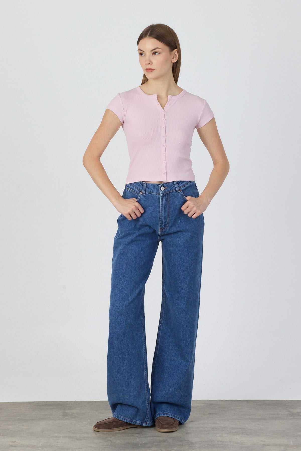 Pamuk Önden Düğmeli Kaşkorse Crop Bluz - Toz Pembe ve diğer Bluz modellerimiz için online alışveriş mağazamızı ziyaret edin. 