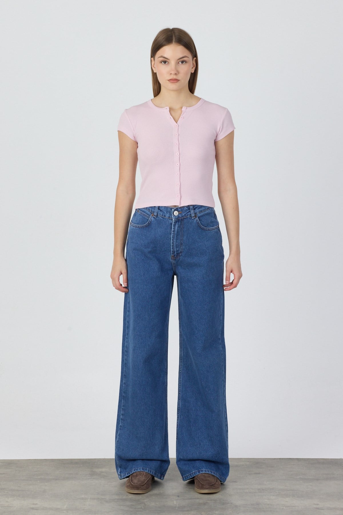 Pamuk Önden Düğmeli Kaşkorse Crop Bluz - Toz Pembe ve diğer Bluz modellerimiz için online alışveriş mağazamızı ziyaret edin. 