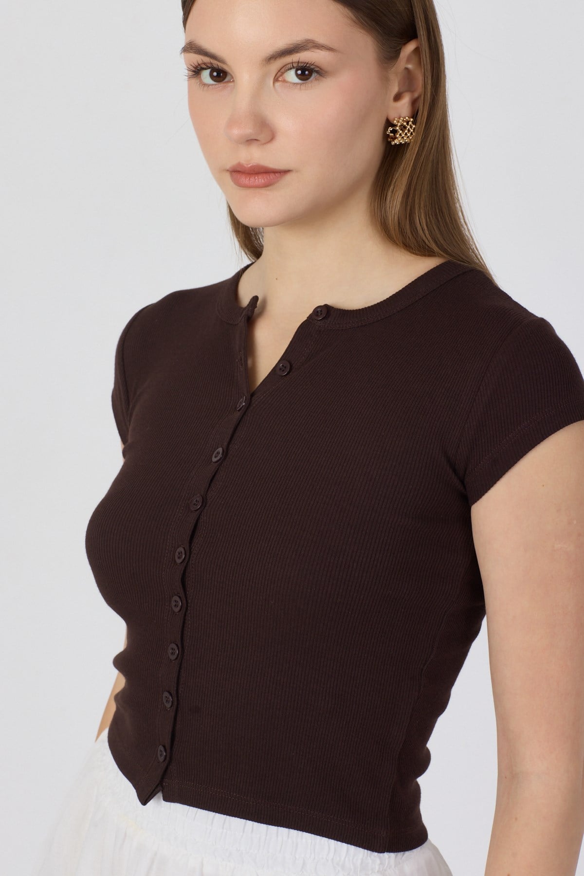 Pamuk Önden Düğmeli Kaşkorse Crop Bluz - Kahverengi ve diğer Bluz modellerimiz için online alışveriş mağazamızı ziyaret edin. 