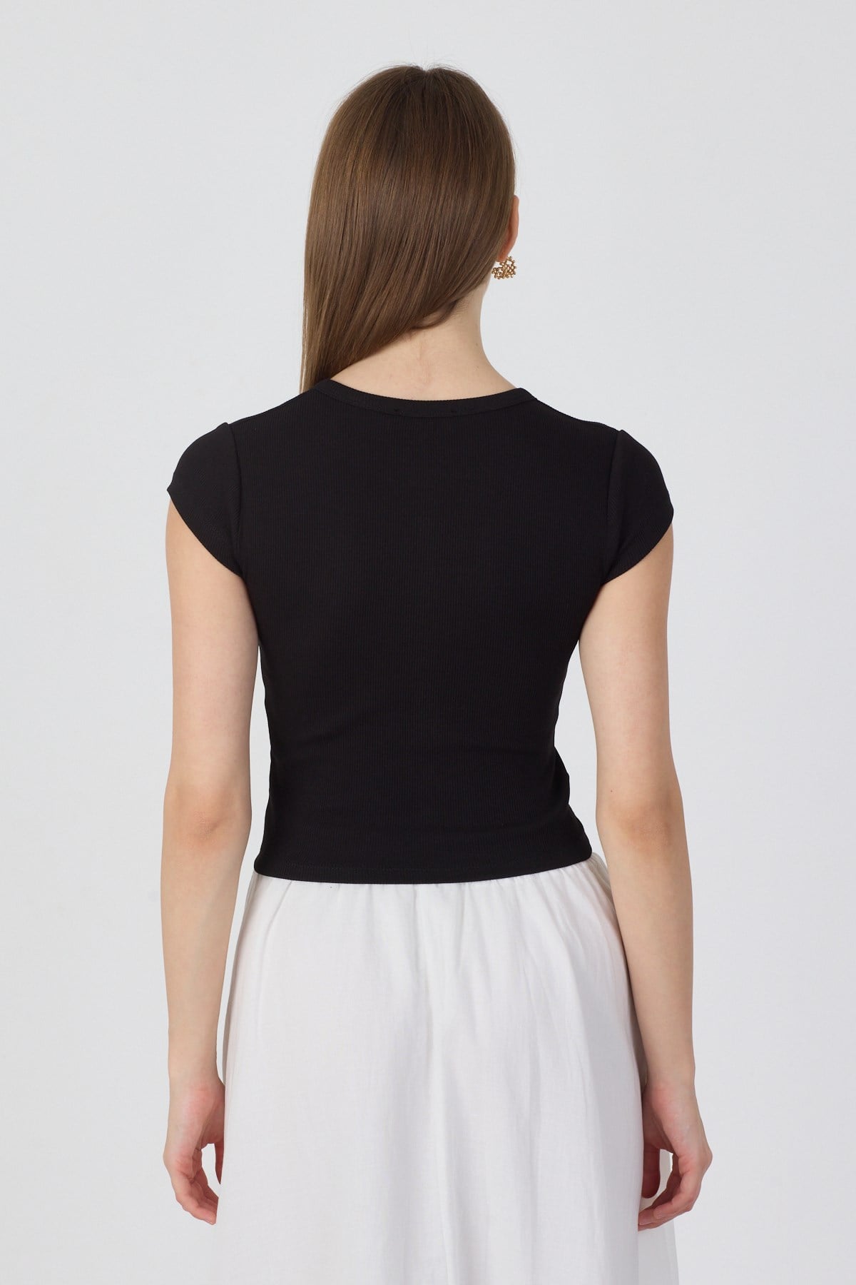 Pamuk Önden Düğmeli Kaşkorse Crop Bluz - Siyah ve diğer Bluz modellerimiz için online alışveriş mağazamızı ziyaret edin. 