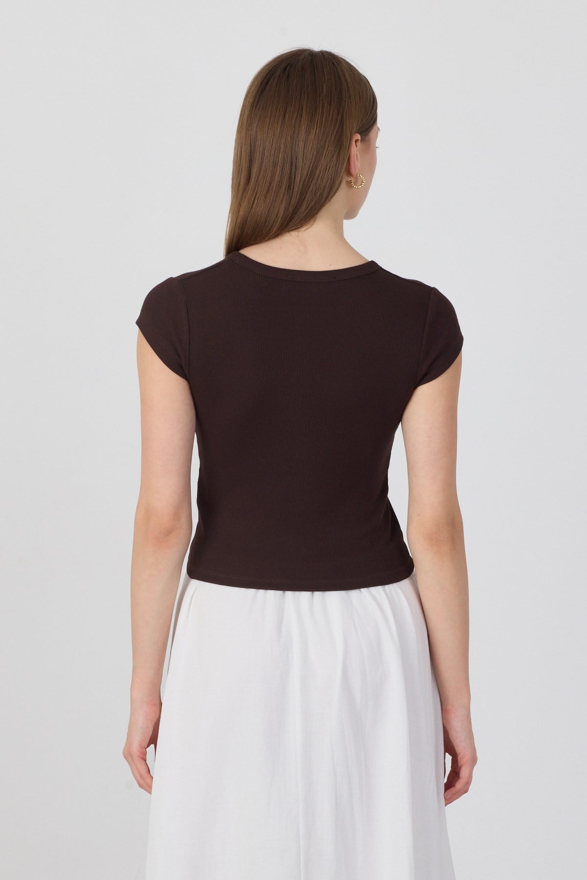 Pamuk Önden Düğmeli Kaşkorse Crop Bluz - Kahverengi ve diğer Bluz modellerimiz için online alışveriş mağazamızı ziyaret edin. 