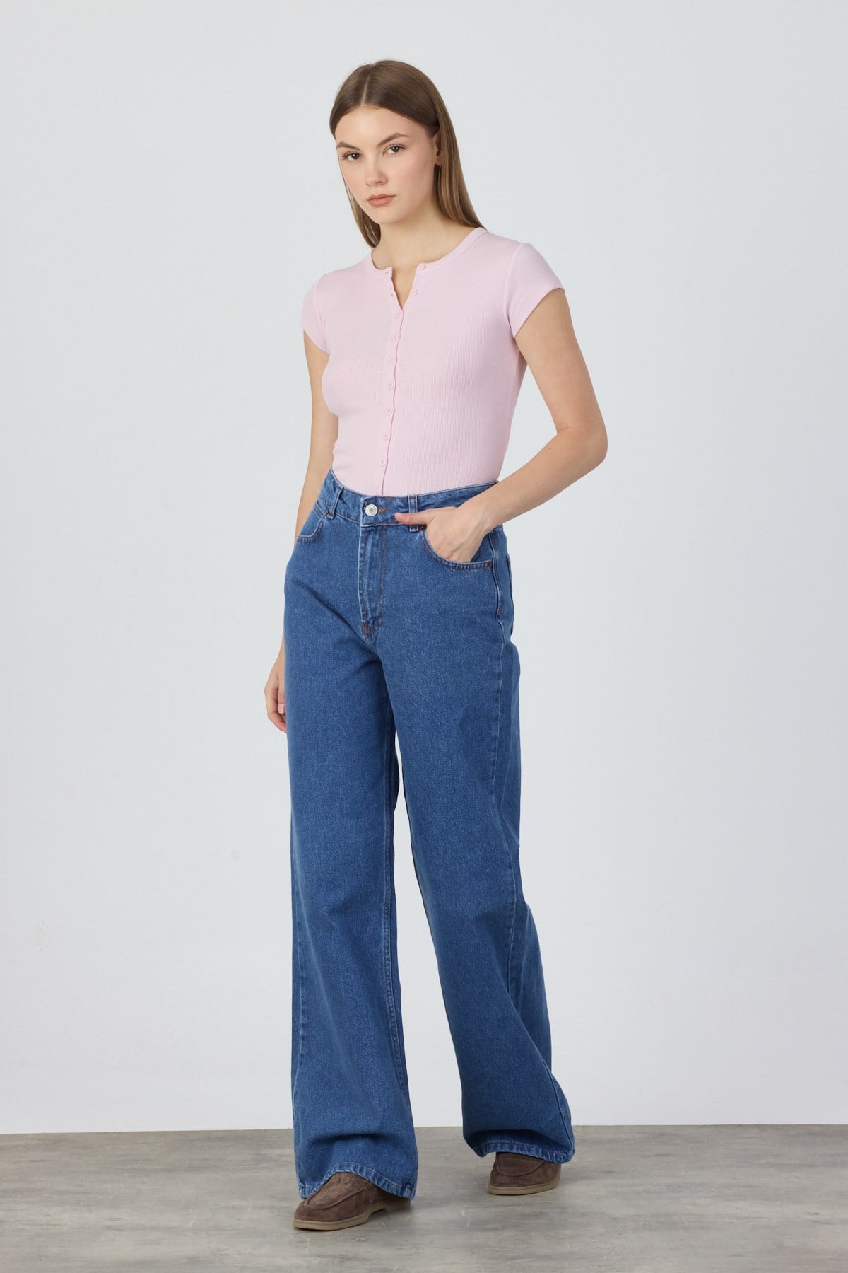 Pamuk Önden Düğmeli Kaşkorse Crop Bluz - Toz Pembe ve diğer Bluz modellerimiz için online alışveriş mağazamızı ziyaret edin. 