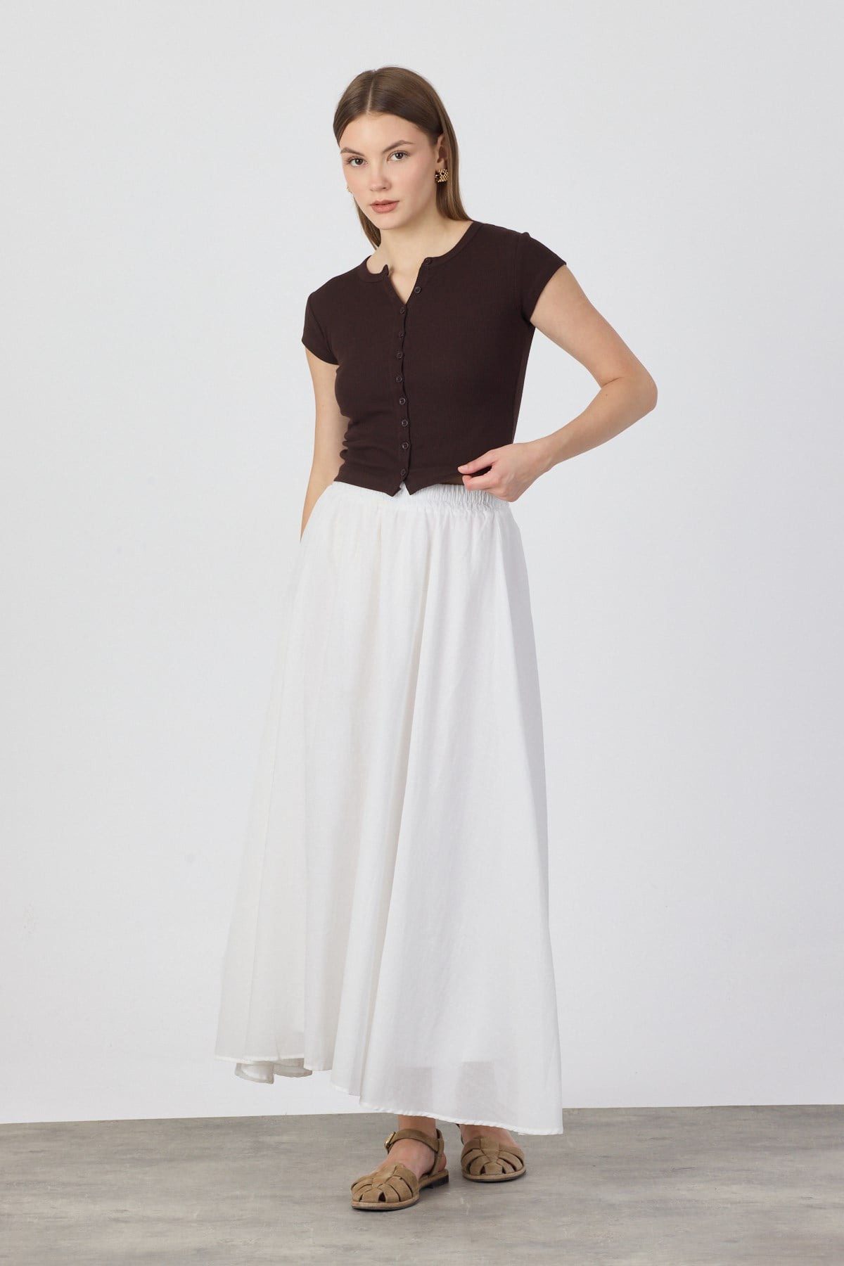 Pamuk Önden Düğmeli Kaşkorse Crop Bluz - Kahverengi ve diğer Bluz modellerimiz için online alışveriş mağazamızı ziyaret edin. 