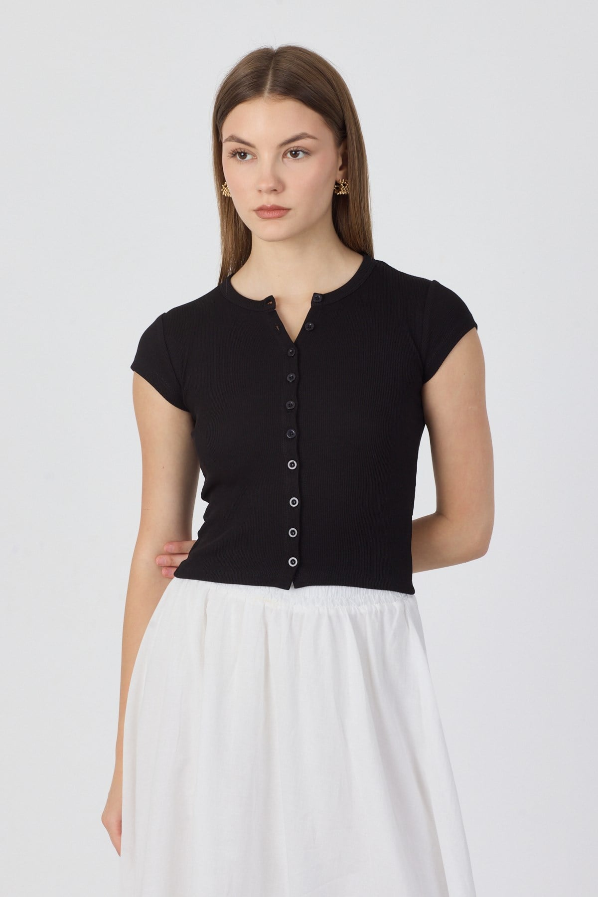 Pamuk Önden Düğmeli Kaşkorse Crop Bluz - Siyah ve diğer Bluz modellerimiz için online alışveriş mağazamızı ziyaret edin. 