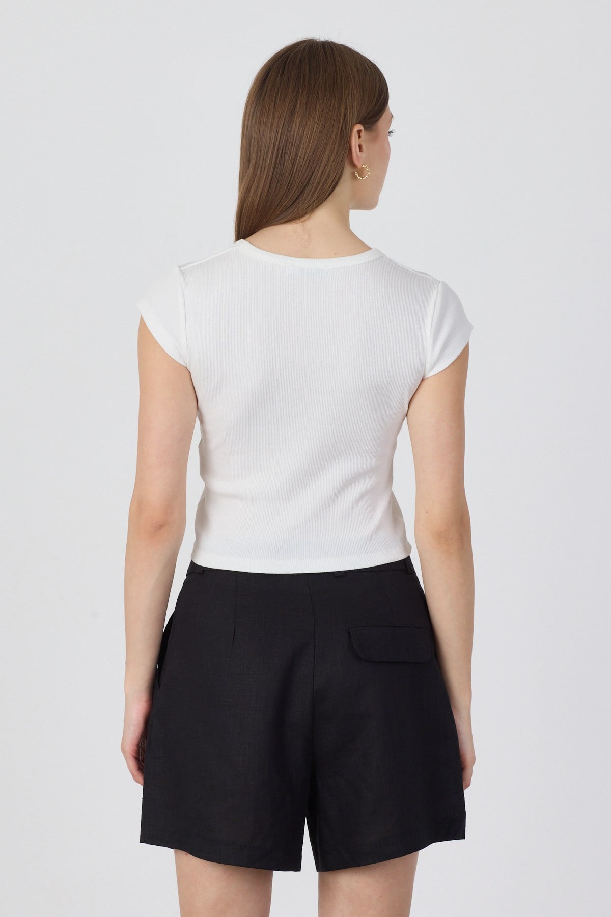Pamuk Önden Düğmeli Kaşkorse Crop Bluz - Beyaz ve diğer Bluz modellerimiz için online alışveriş mağazamızı ziyaret edin. 