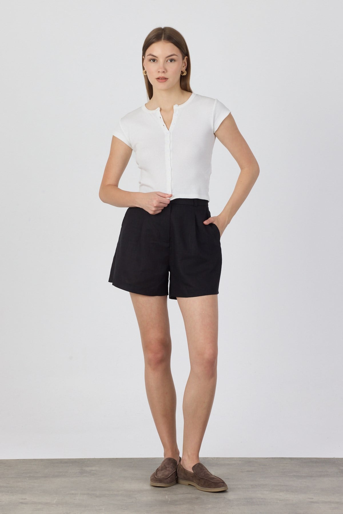 Pamuk Önden Düğmeli Kaşkorse Crop Bluz - Beyaz ve diğer Bluz modellerimiz için online alışveriş mağazamızı ziyaret edin. 