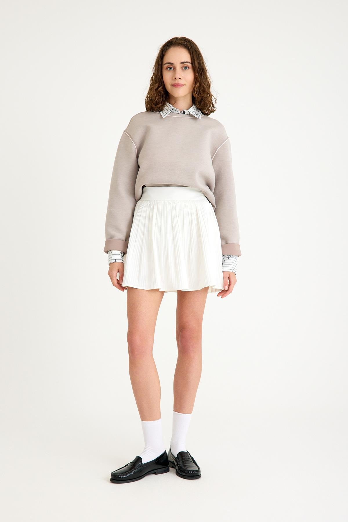 Pilili İçi Şortlu Etek - Beyaz ve diğer Etek modellerimiz için online alışveriş mağazamızı ziyaret edin. 