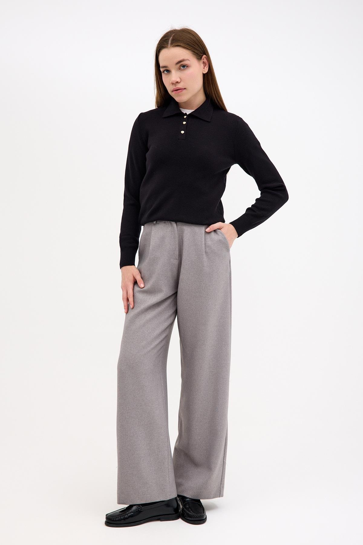 Polo Yaka Altın Düğme Detaylı Siyah Triko ve diğer Triko modellerimiz için online alışveriş mağazamızı ziyaret edin. 