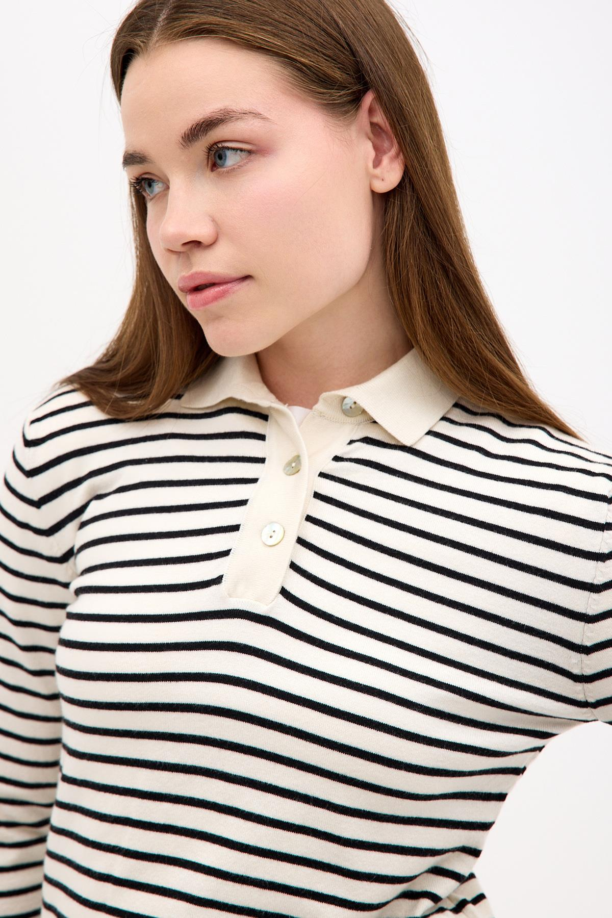 Polo Yaka Krem-Siyah İnce Çizgili Pamuk Triko ve diğer Triko modellerimiz için online alışveriş mağazamızı ziyaret edin. 