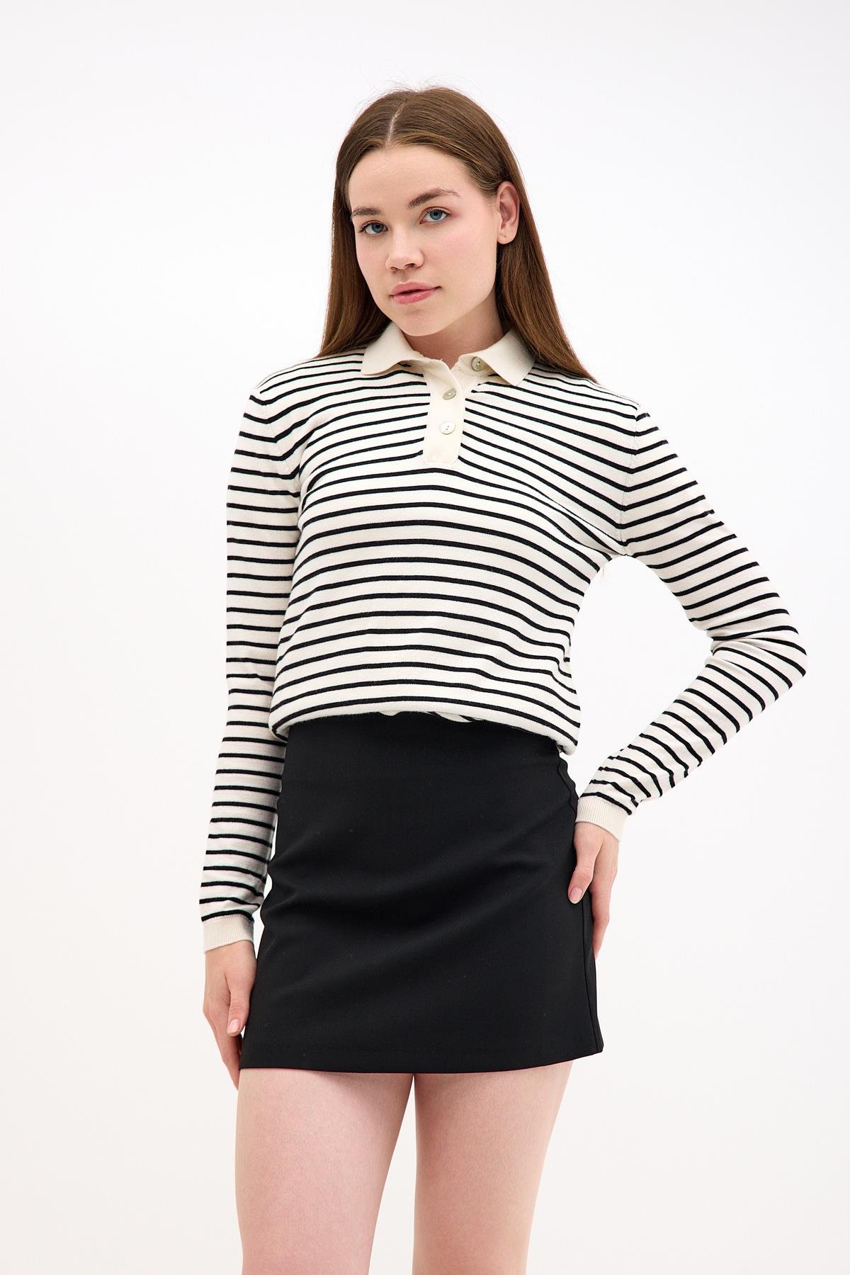 Polo Yaka Krem-Siyah İnce Çizgili Pamuk Triko ve diğer Triko modellerimiz için online alışveriş mağazamızı ziyaret edin. 