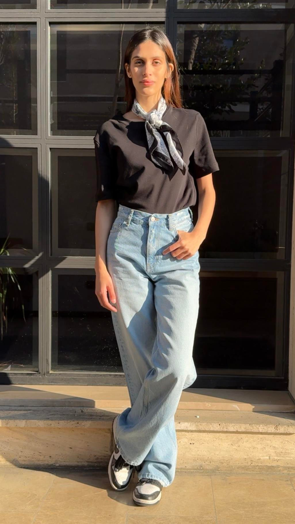 Premium Bisiklet Yaka Pamuklu Geniş Yaka Kadın Siyah T-shirt Basic ve diğer T-Shirt modellerimiz için online alışveriş mağazamızı ziyaret edin. 