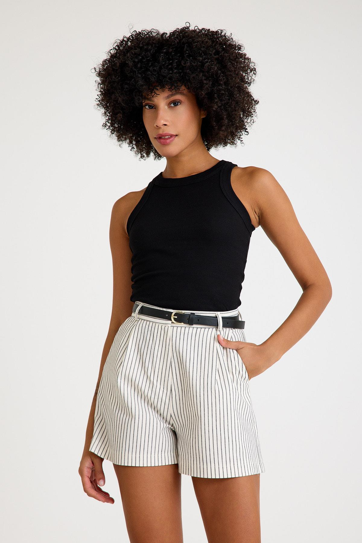 Premium Halter Yaka Pamuk Kaşkorse Fitilli Kadın Siyah Atlet T-shirt Basic ve diğer Bluz modellerimiz için online alışveriş mağazamızı ziyaret edin. 