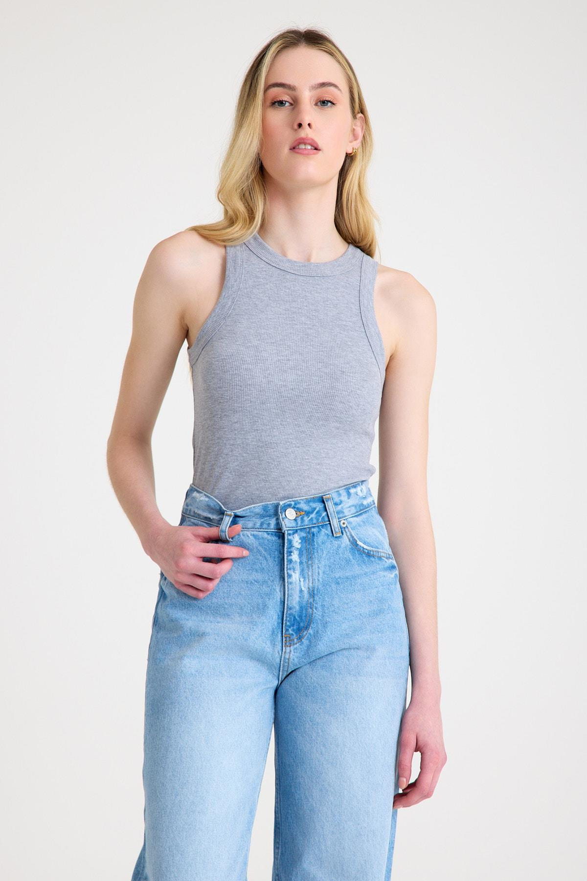 Premium Halter Yaka Pamuk Kaşkorse Fitilli Kadın Gri Atlet T-shirt Basic ve diğer Bluz modellerimiz için online alışveriş mağazamızı ziyaret edin. 