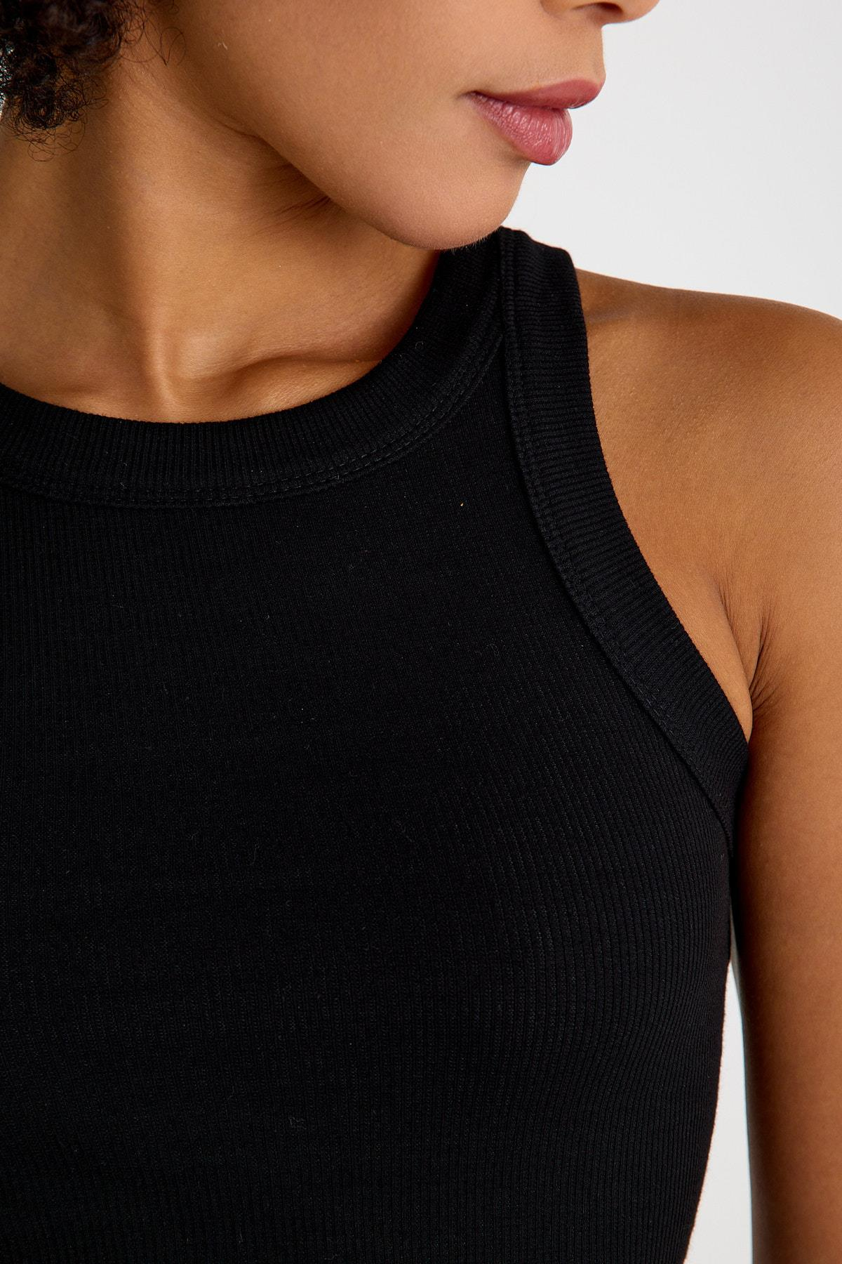 Premium Halter Yaka Pamuk Kaşkorse Fitilli Kadın Siyah Atlet T-shirt Basic ve diğer Bluz modellerimiz için online alışveriş mağazamızı ziyaret edin. 