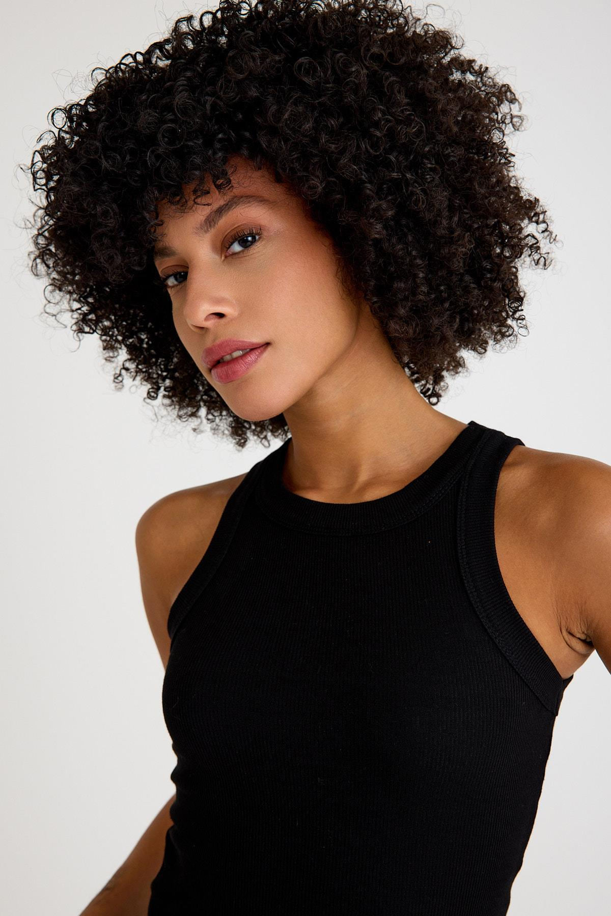 Premium Halter Yaka Pamuk Kaşkorse Fitilli Kadın Siyah Atlet T-shirt Basic ve diğer Bluz modellerimiz için online alışveriş mağazamızı ziyaret edin. 