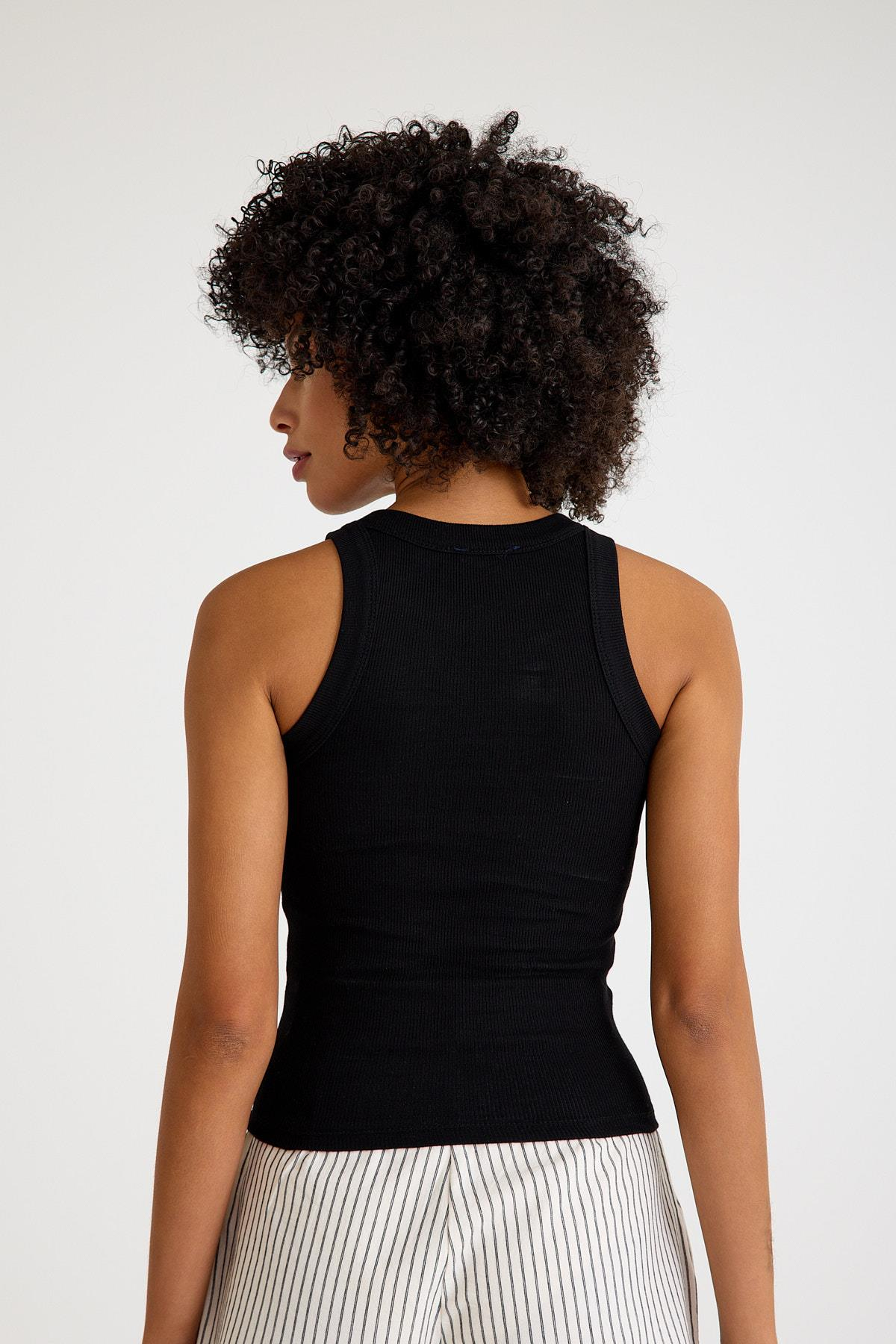 Premium Halter Yaka Pamuk Kaşkorse Fitilli Kadın Siyah Atlet T-shirt Basic ve diğer Bluz modellerimiz için online alışveriş mağazamızı ziyaret edin. 