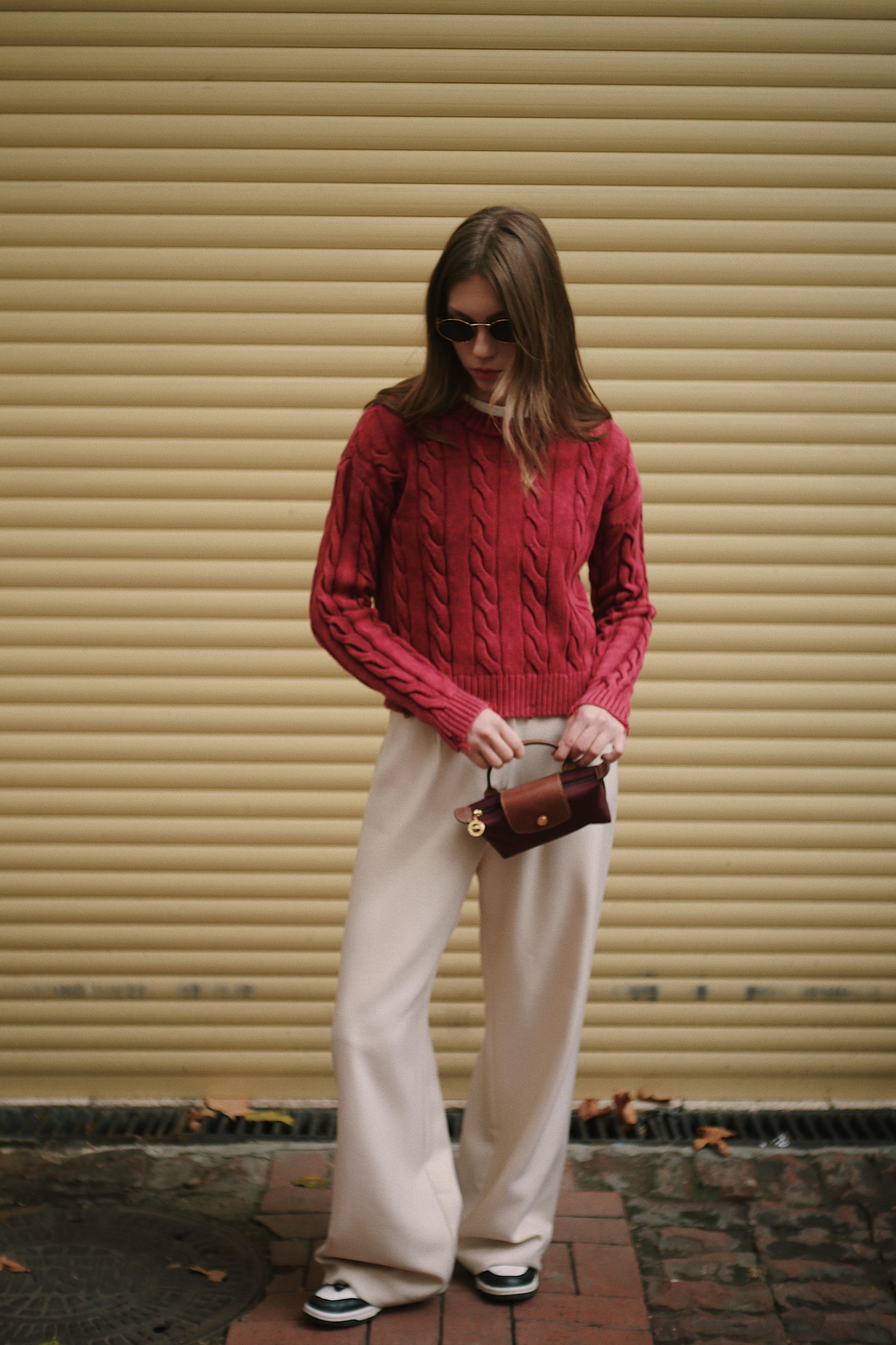 Saç Örgü Detaylı Bisiklet Yaka Kadın Bordo Kazak Triko ve diğer Triko modellerimiz için online alışveriş mağazamızı ziyaret edin. 