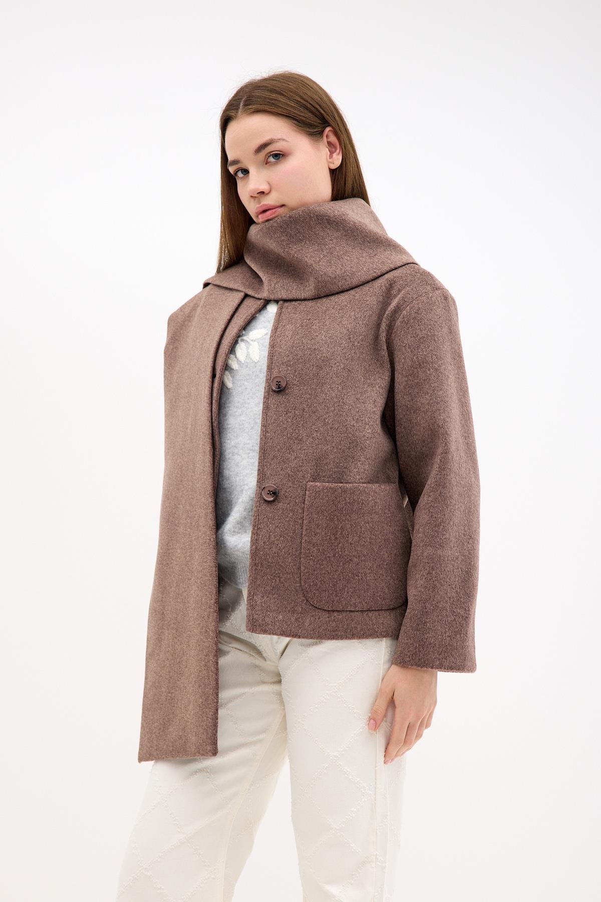 Şal Detaylı Kaşe Kahverengi Mont Ceket ve diğer Ceket modellerimiz için online alışveriş mağazamızı ziyaret edin. 