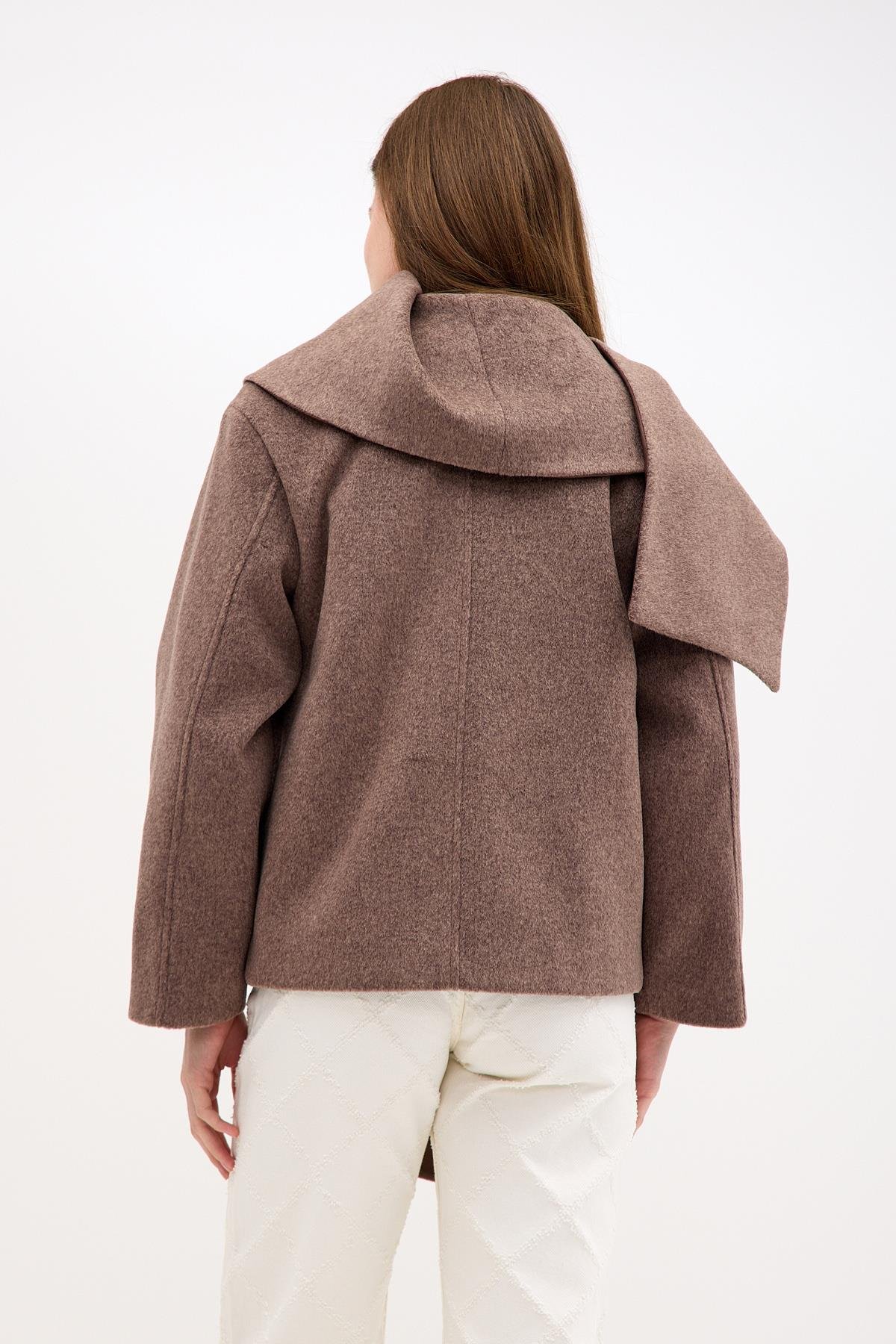 Şal Detaylı Kaşe Kahverengi Mont Ceket ve diğer Ceket modellerimiz için online alışveriş mağazamızı ziyaret edin. 