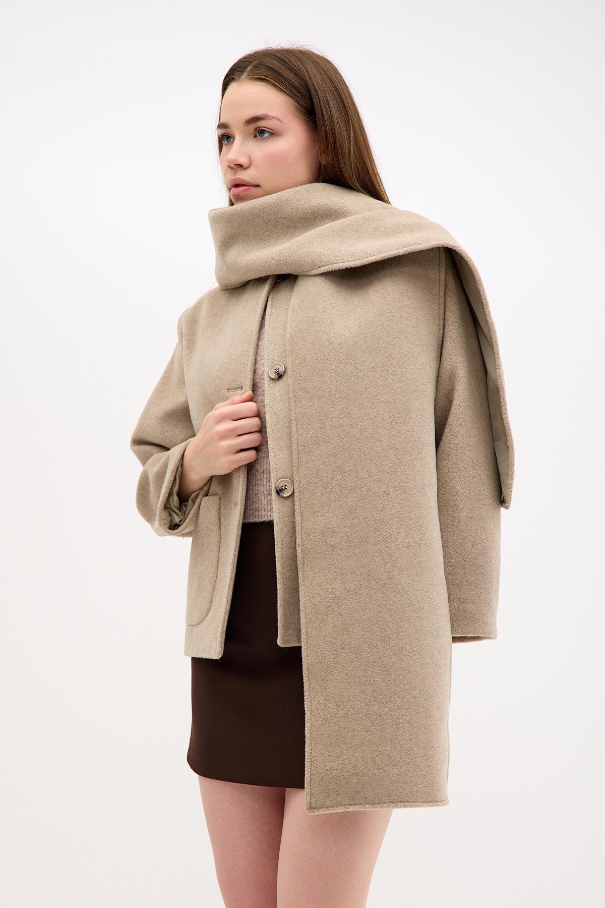 Şal Detaylı Kaşe Krem Rengi Bej Mont Ceket ve diğer Ceket modellerimiz için online alışveriş mağazamızı ziyaret edin. 