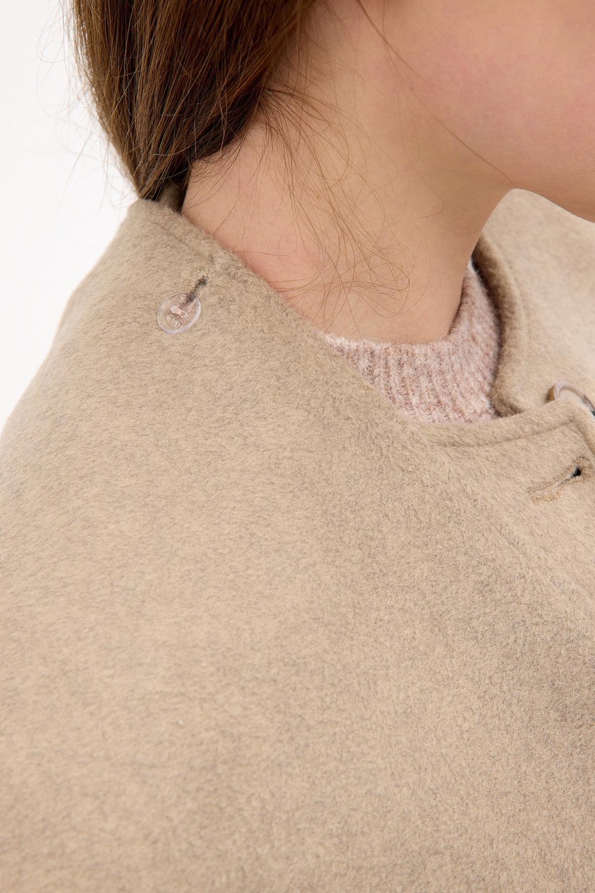 Şal Detaylı Kaşe Krem Rengi Bej Mont Ceket ve diğer Ceket modellerimiz için online alışveriş mağazamızı ziyaret edin. 