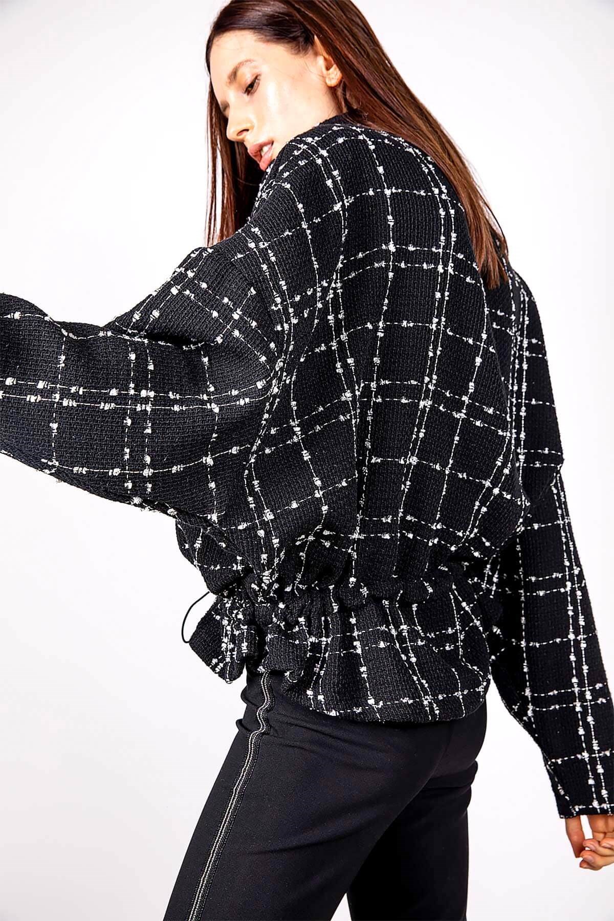 Siyah beyaz ekoseli beli büzgülü kumaş ceket mont ve diğer Dış Giyim modellerimiz için online alışveriş mağazamızı ziyaret edin. 