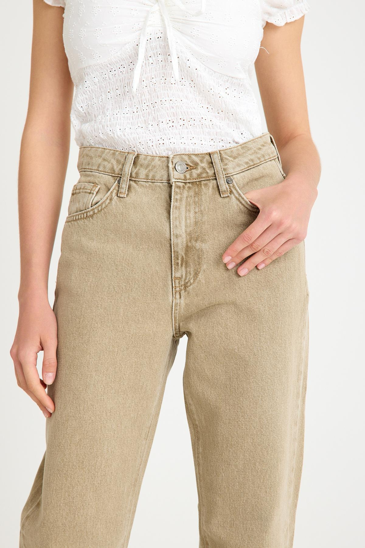 Straight Düz Paça Kadın Kahverengi Denim Jean Kot Pantolon ve diğer Pantolon modellerimiz için online alışveriş mağazamızı ziyaret edin. 