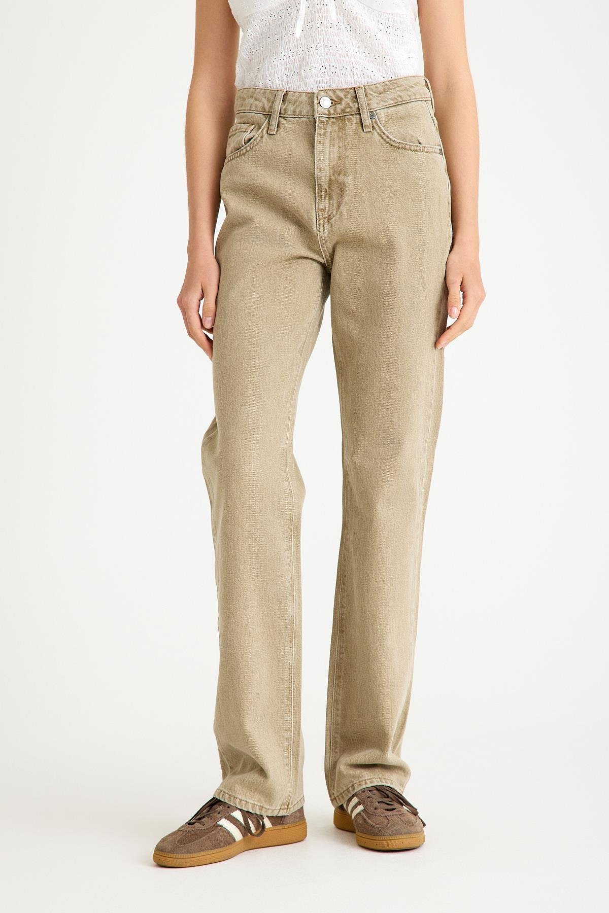 Straight Düz Paça Kadın Kahverengi Denim Jean Kot Pantolon ve diğer Pantolon modellerimiz için online alışveriş mağazamızı ziyaret edin. 