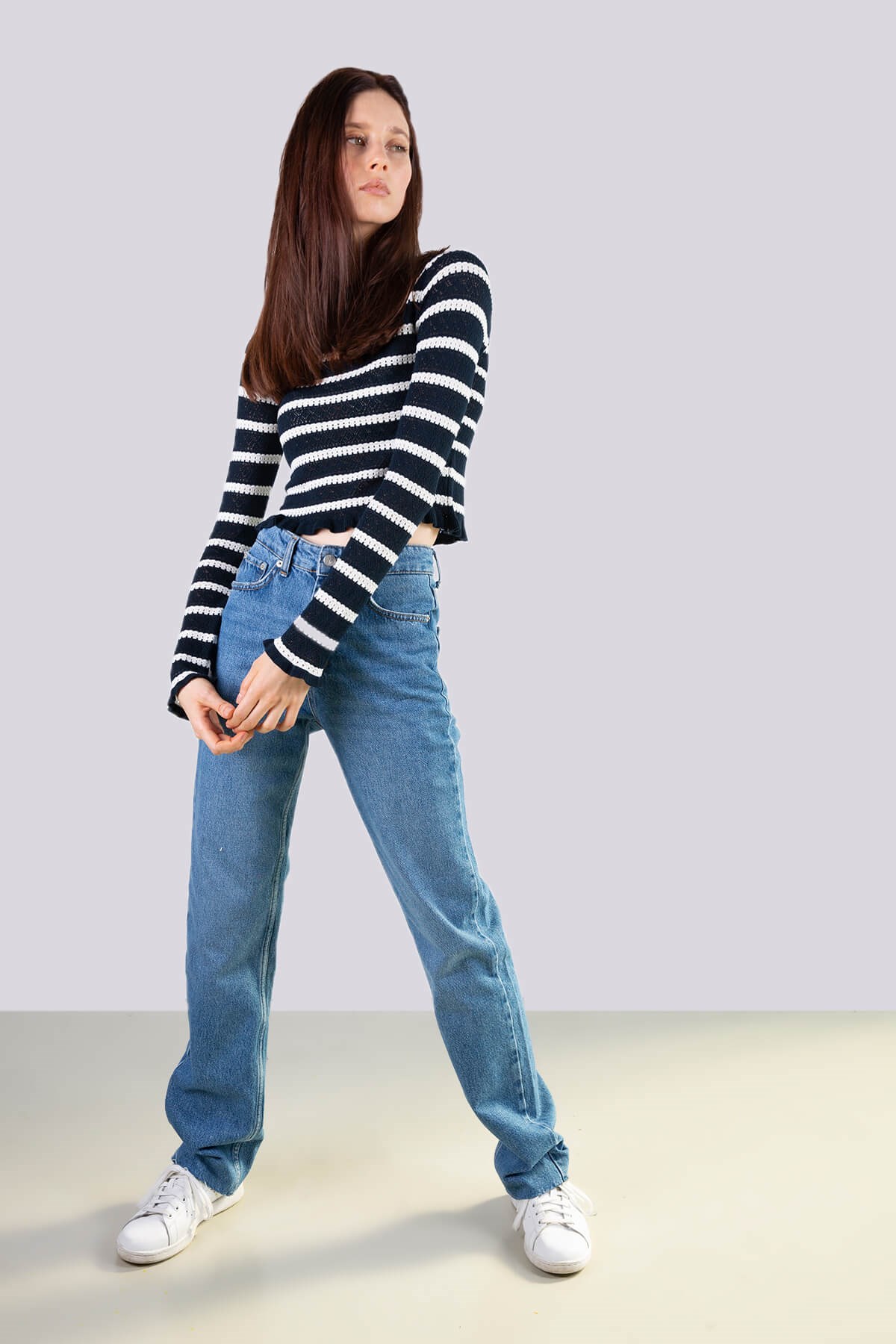Straight Jean Yüksek Bel kot mavi ve diğer Pantolon modellerimiz için online alışveriş mağazamızı ziyaret edin. 