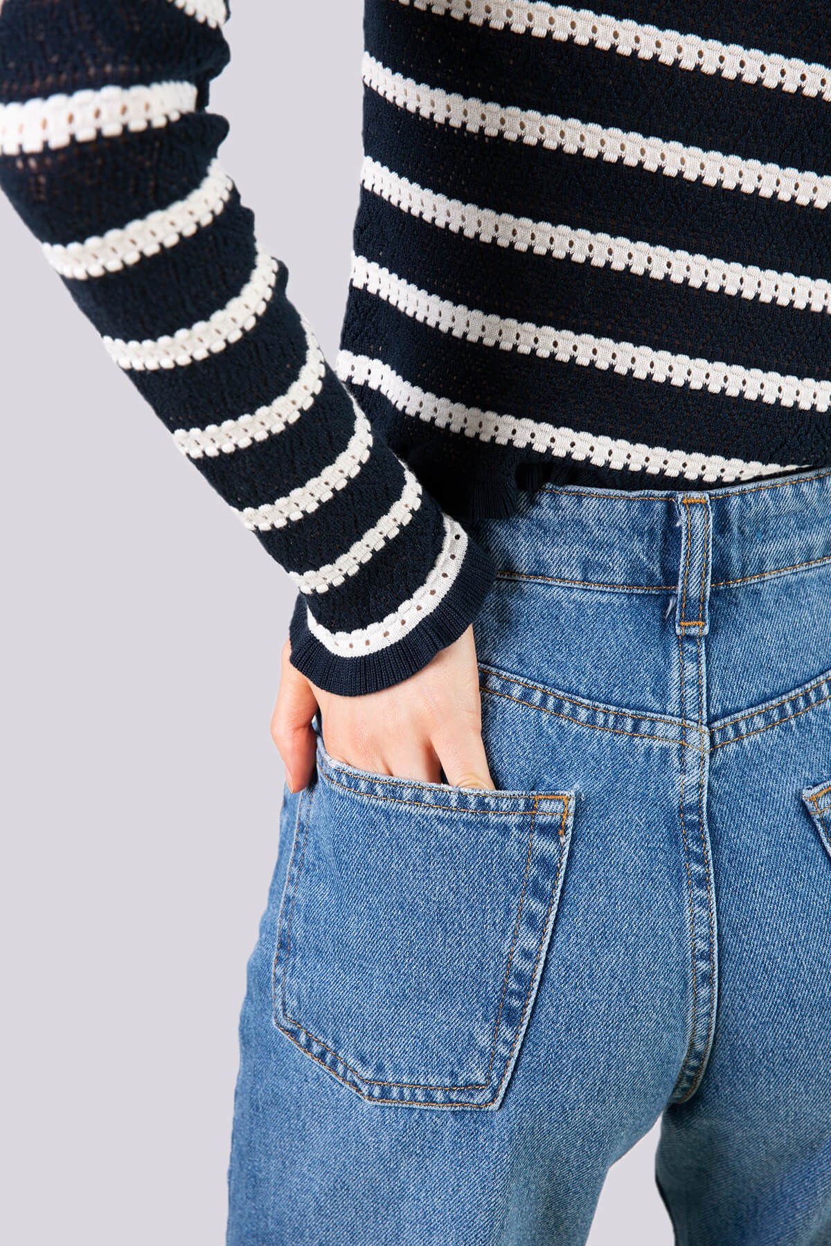 Straight Jean Yüksek Bel kot mavi ve diğer Pantolon modellerimiz için online alışveriş mağazamızı ziyaret edin. 