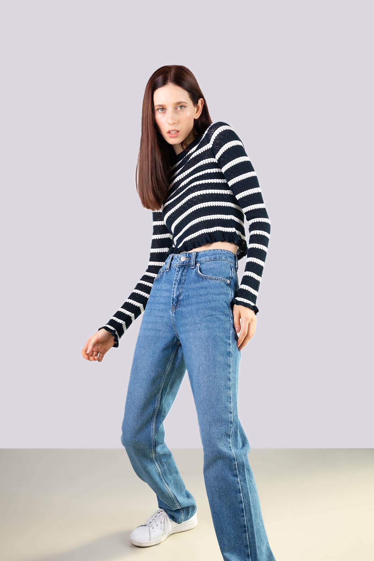 Straight Jean Yüksek Bel kot mavi ve diğer Pantolon modellerimiz için online alışveriş mağazamızı ziyaret edin. 