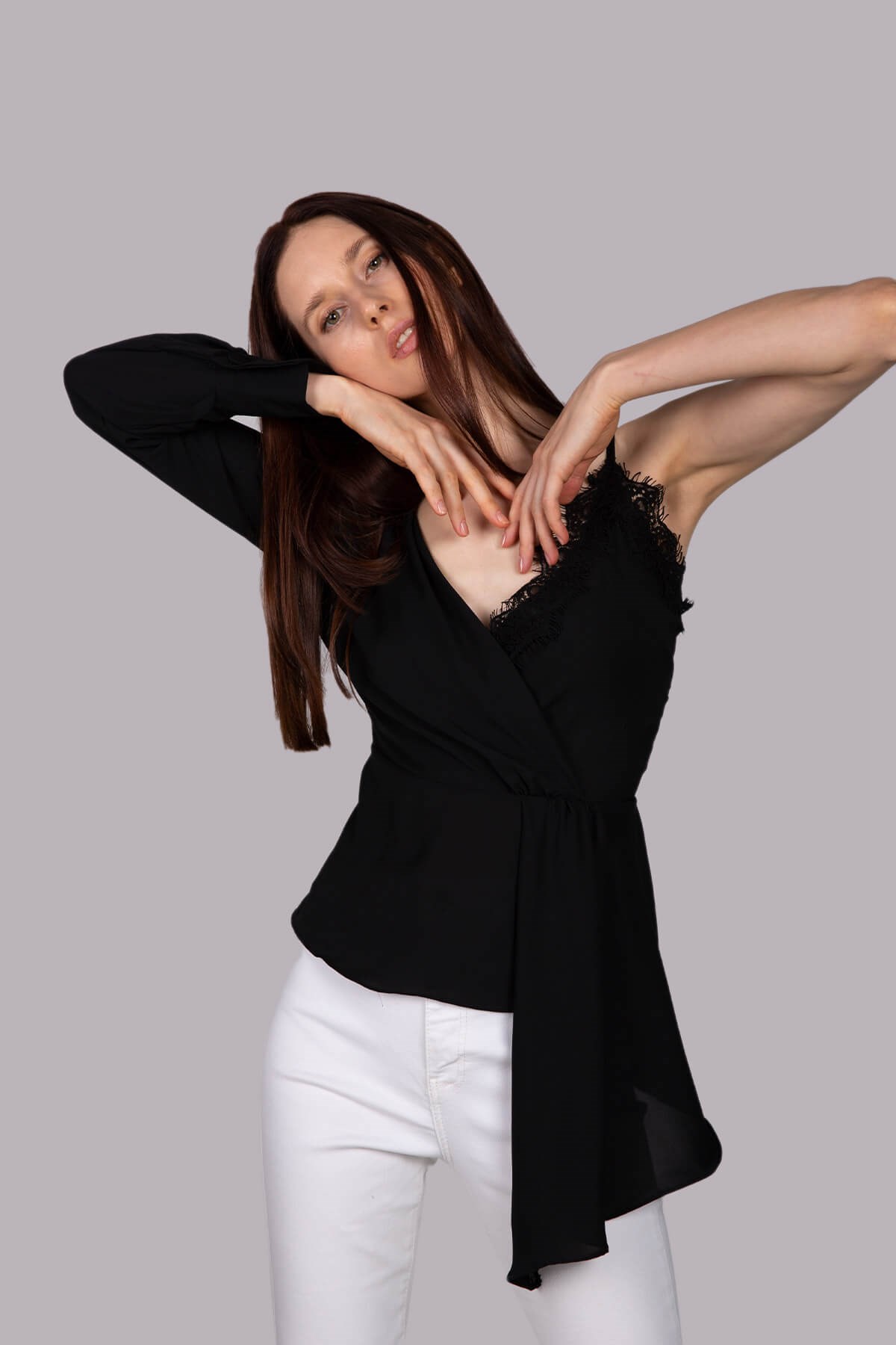 Tek kollu askılı şifon bluz - siyah ve diğer Bluz & Gömlek modellerimiz için online alışveriş mağazamızı ziyaret edin. 