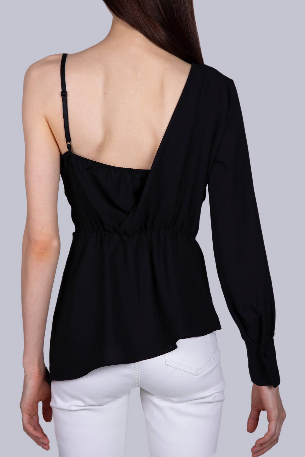 Tek kollu askılı şifon bluz - siyah ve diğer Bluz & Gömlek modellerimiz için online alışveriş mağazamızı ziyaret edin. 