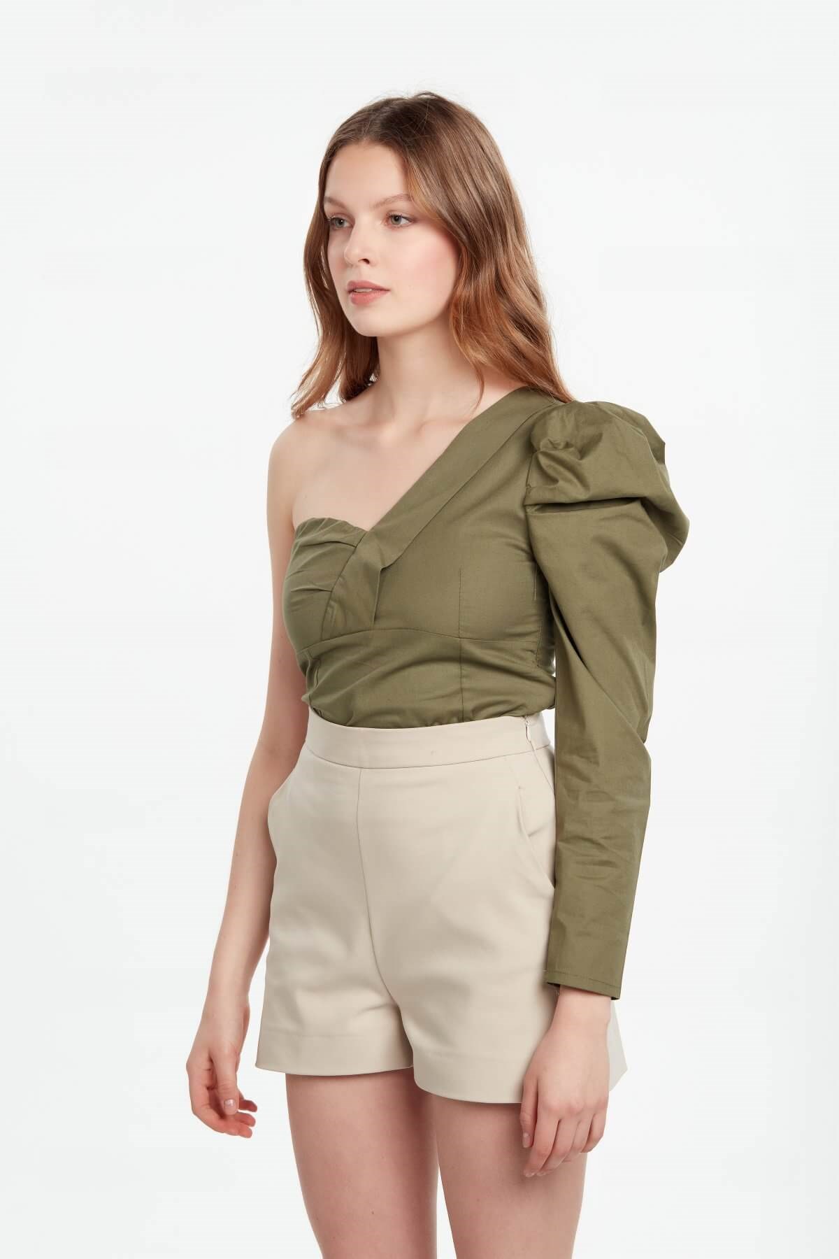 Tek omuzlu crop bluz haki ve diğer Bluz/Gömlek modellerimiz için online alışveriş mağazamızı ziyaret edin. 
