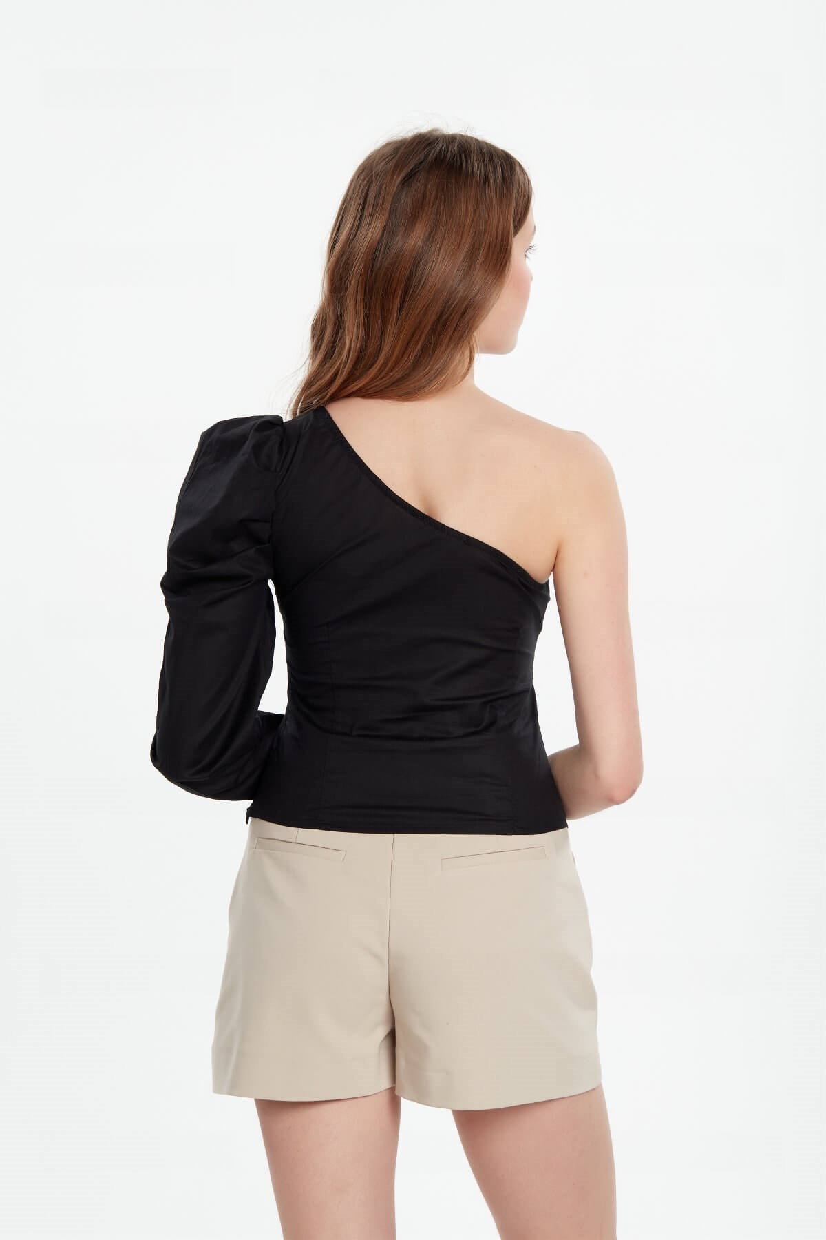 Tek omuzlu crop bluz siyah ve diğer Bluz/Gömlek modellerimiz için online alışveriş mağazamızı ziyaret edin. 
