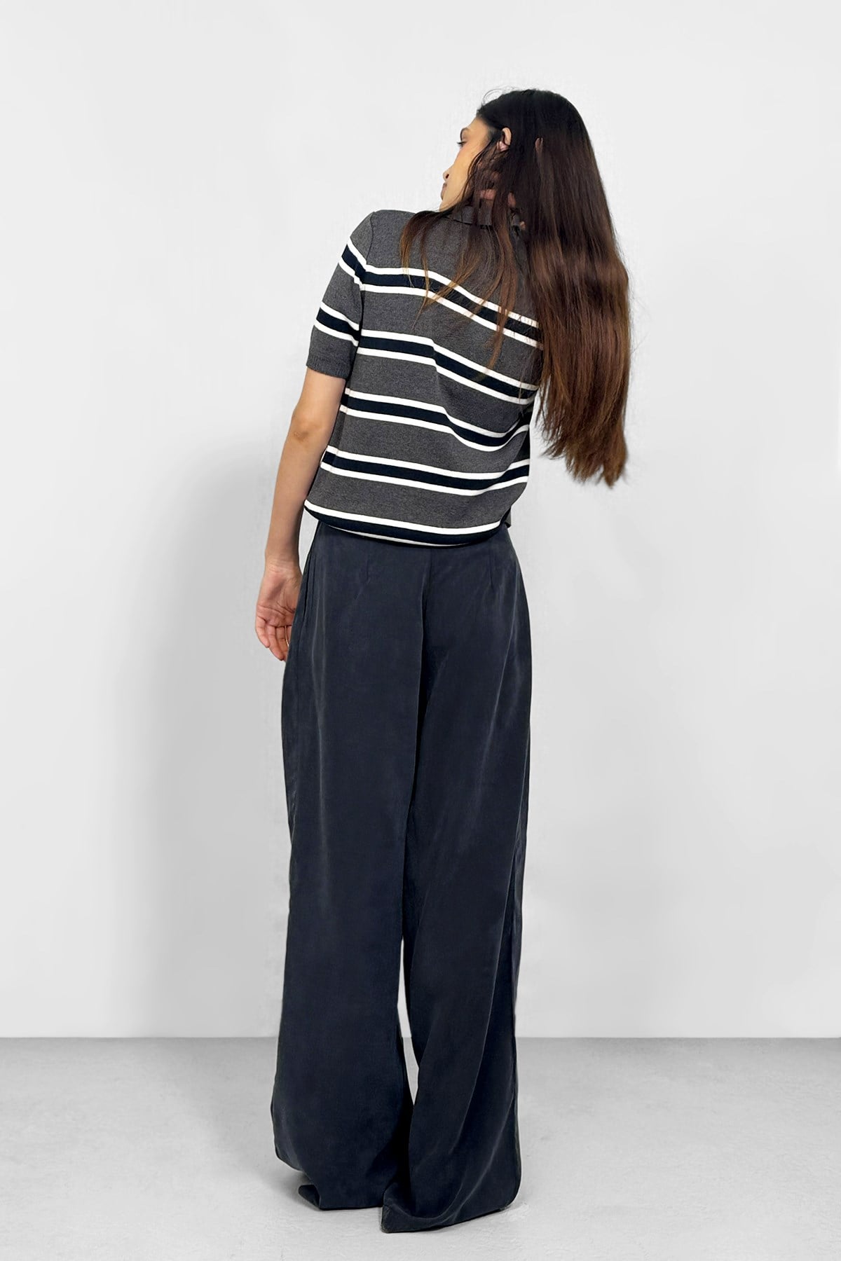 Tencel Kumaş Kemerli Rahat Kesim Pantolon - Lacivert ve diğer Pantolon modellerimiz için online alışveriş mağazamızı ziyaret edin. 