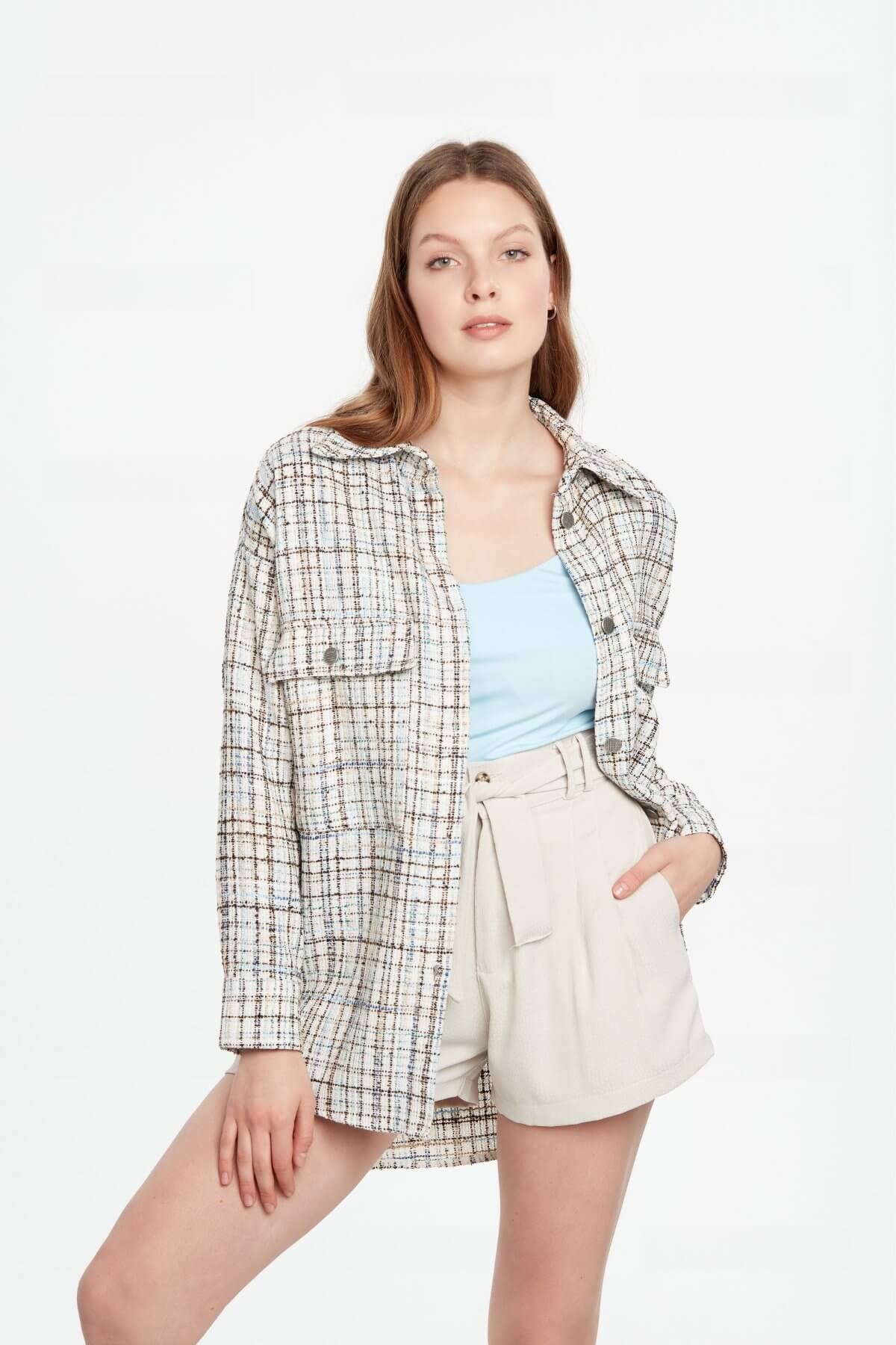 Tuvit ekose bol kesim gömlek ceket ve diğer Bluz/Gömlek modellerimiz için online alışveriş mağazamızı ziyaret edin. 