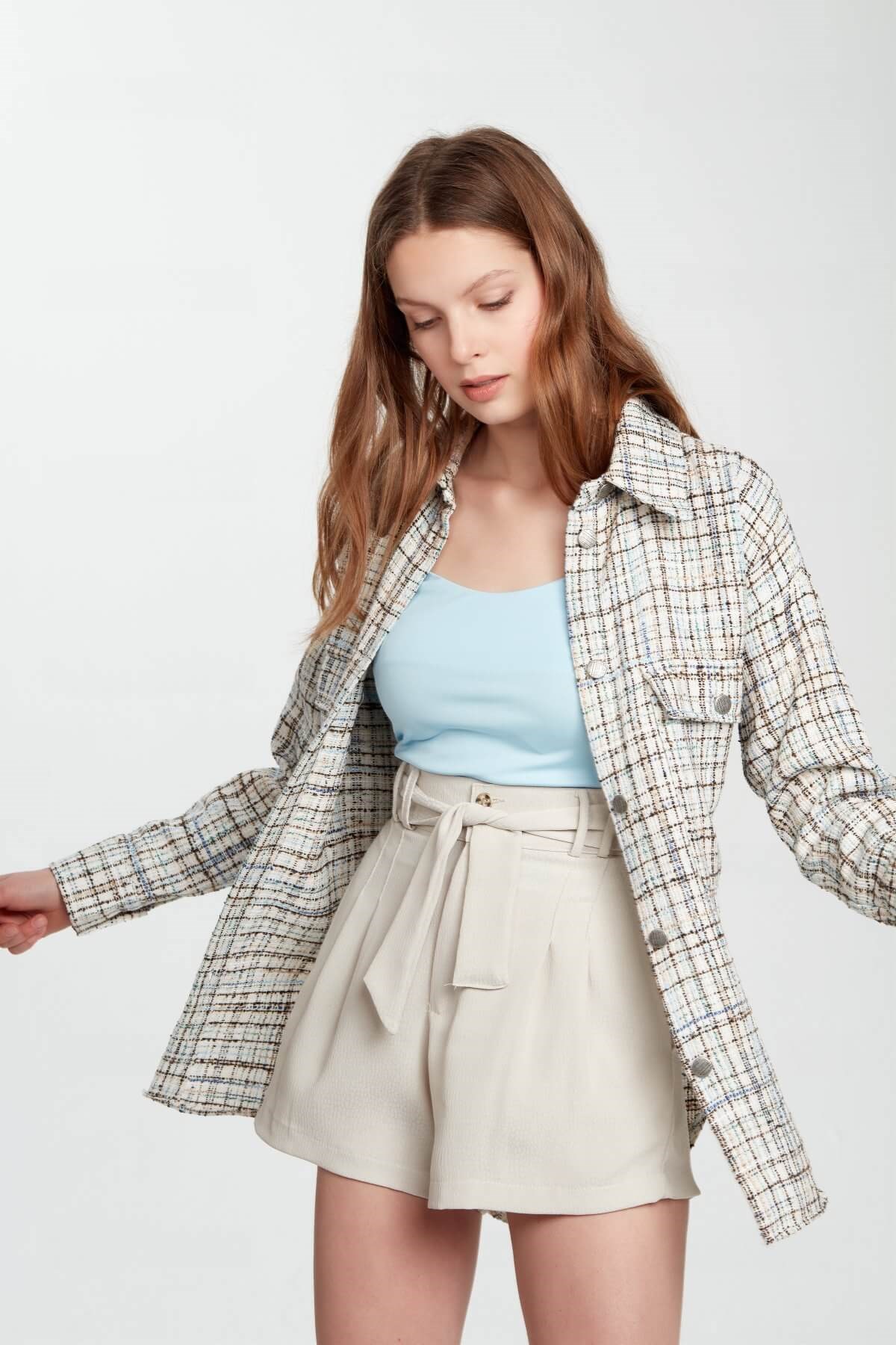 Tuvit ekose bol kesim gömlek ceket ve diğer Bluz/Gömlek modellerimiz için online alışveriş mağazamızı ziyaret edin. 