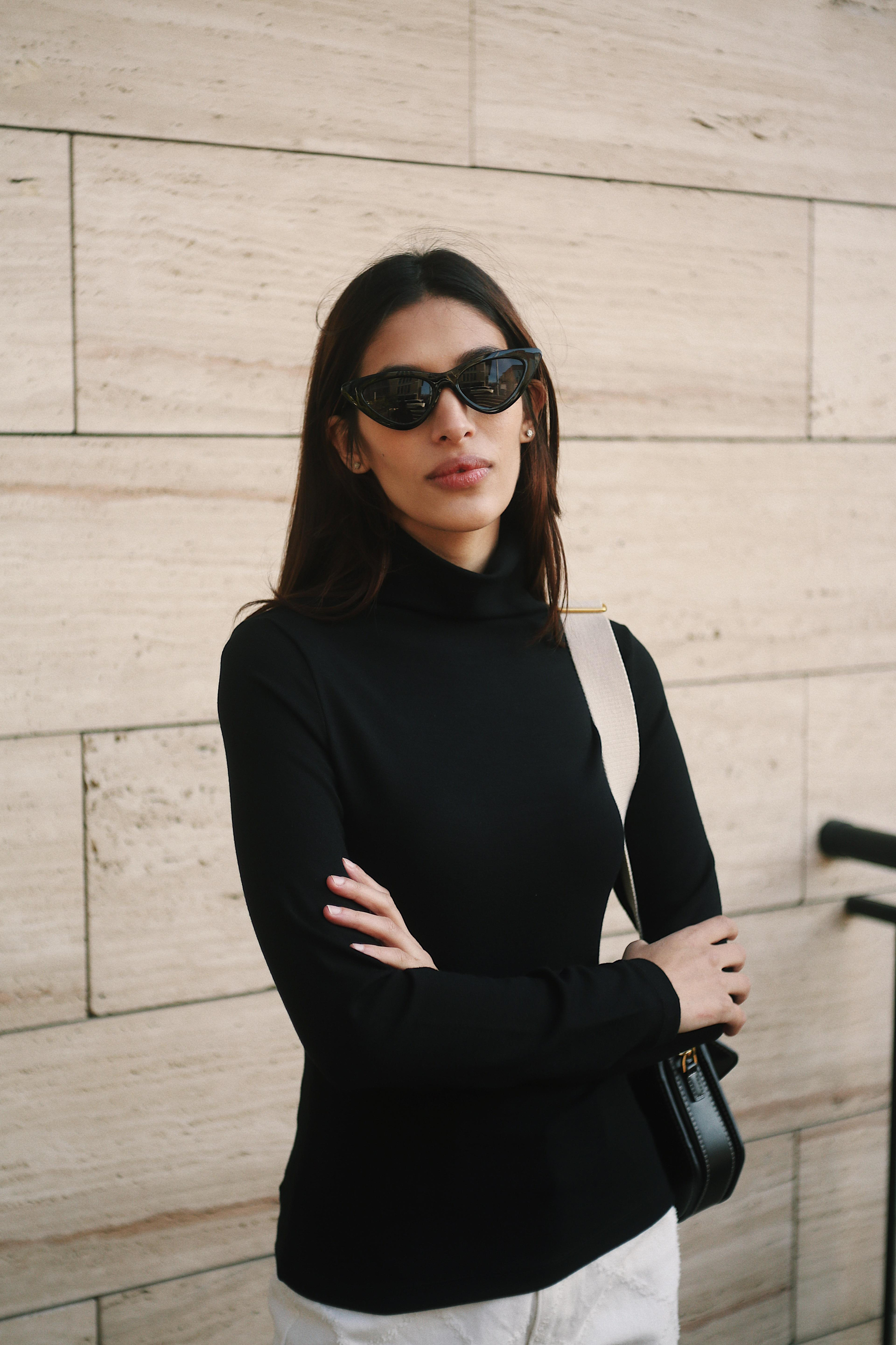 Uzun Kollu Balıkçı Yaka Pamuk Viskon Kumaş Soft Touch Fitted Esnek Dikişsiz Kadın Siyah Boğazlı Bluz Body Basic ve diğer Bluz modellerimiz için online alışveriş mağazamızı ziyaret edin. 