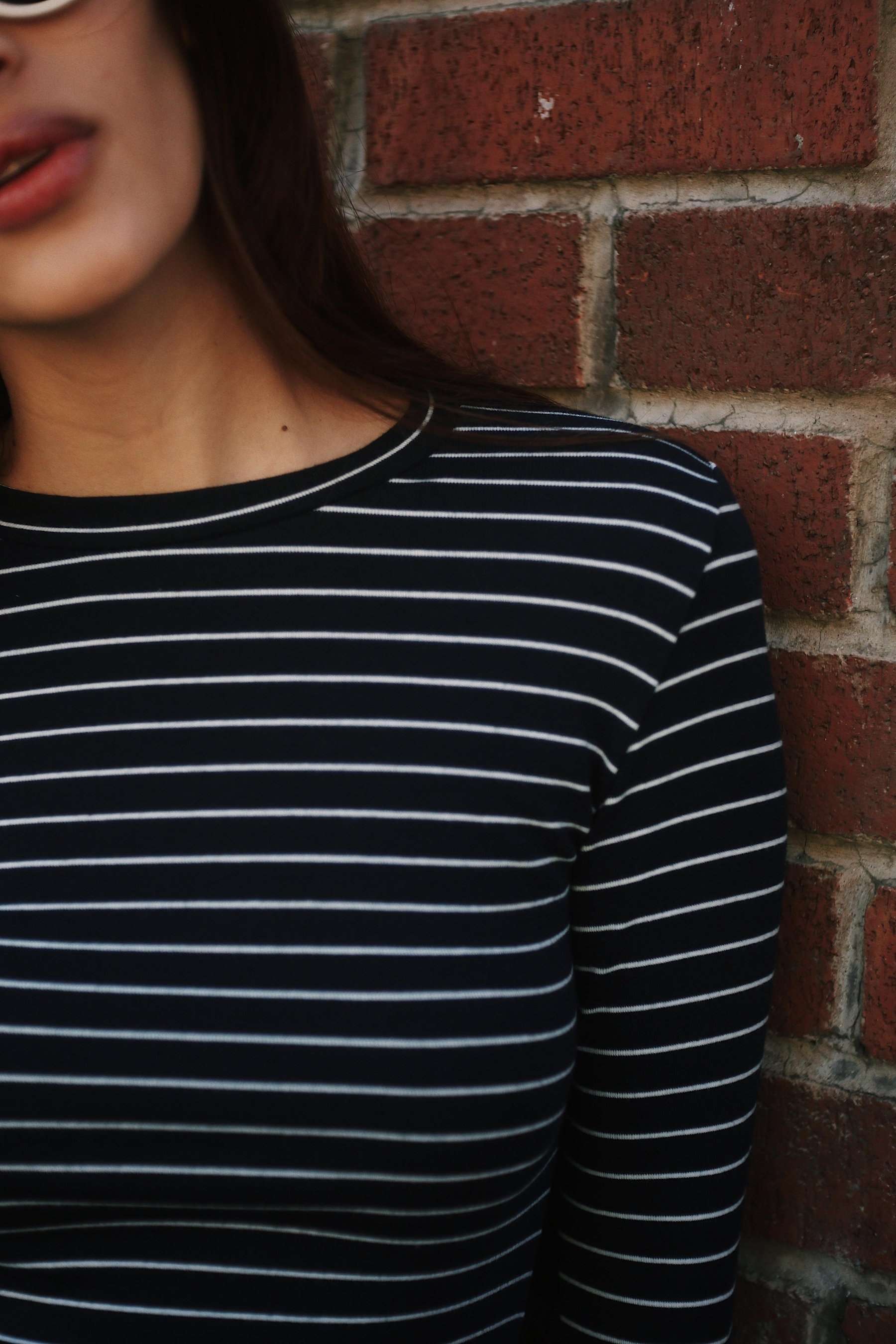 Uzun Kollu Bisiklet Yaka Modal Kumaş Soft Touch Fitted Esnek Kadın Lacivert Beyaz Çizgili Bluz Body Basic ve diğer Bluz modellerimiz için online alışveriş mağazamızı ziyaret edin. 