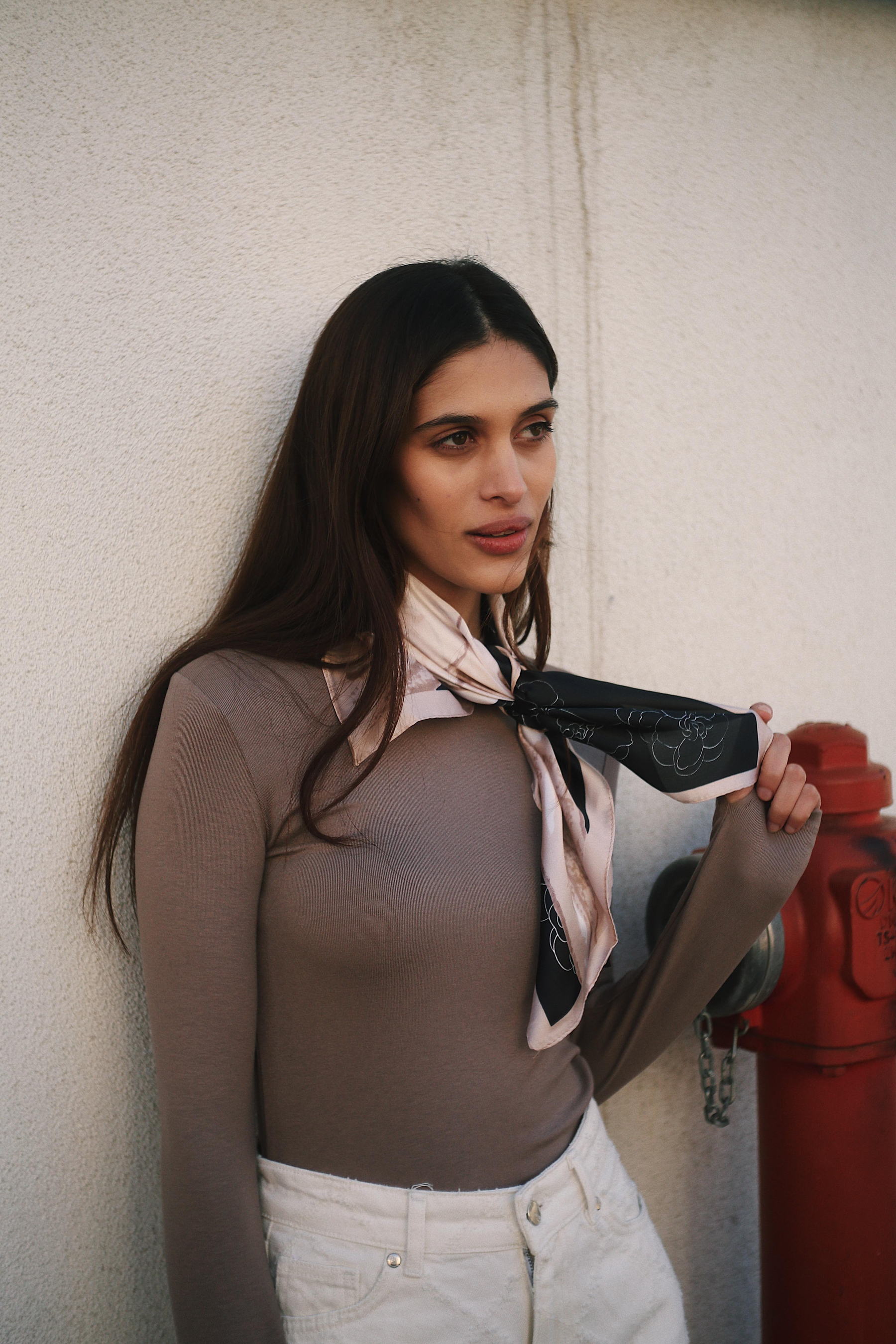 Uzun Kollu Bisiklet Yaka Modal Kumaş Soft Touch Fitted Esnek Kadın Kahverengi Vizon Bluz Body Basic ve diğer Bluz modellerimiz için online alışveriş mağazamızı ziyaret edin. 