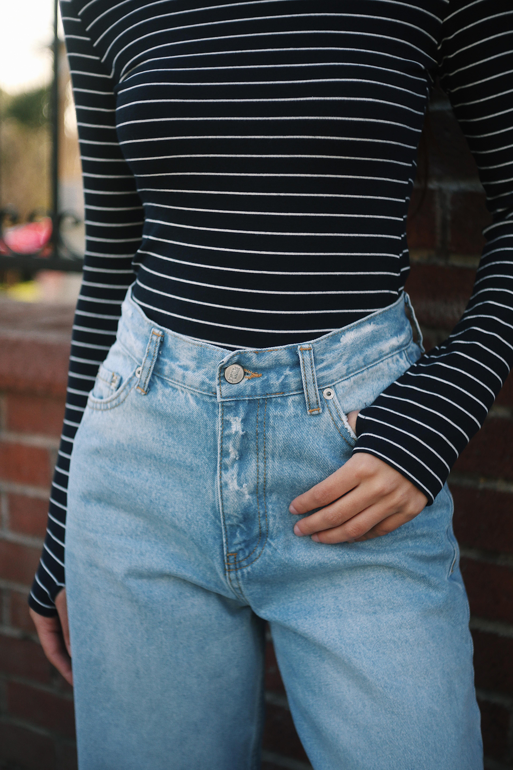 Uzun Kollu Bisiklet Yaka Modal Kumaş Soft Touch Fitted Esnek Kadın Lacivert Beyaz Çizgili Bluz Body Basic ve diğer Bluz modellerimiz için online alışveriş mağazamızı ziyaret edin. 