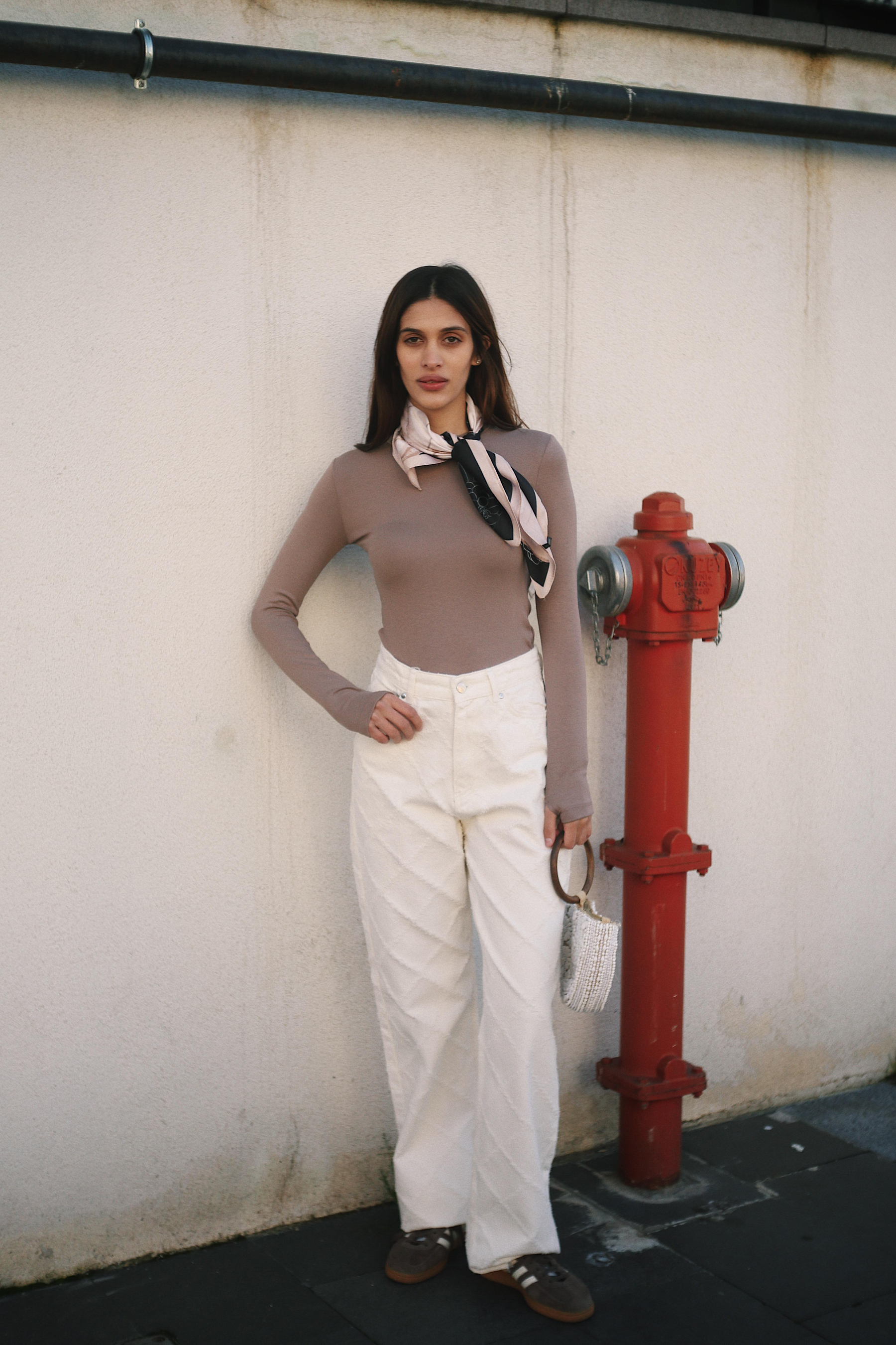 Uzun Kollu Bisiklet Yaka Modal Kumaş Soft Touch Fitted Esnek Kadın Kahverengi Vizon Bluz Body Basic ve diğer Bluz modellerimiz için online alışveriş mağazamızı ziyaret edin. 