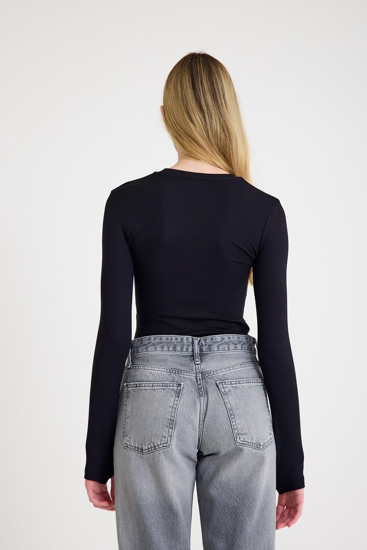 Uzun Kollu Bisiklet Yaka Modal Kumaş Soft Touch Fitted Esnek Kadın Siyah Bluz Body Basic ve diğer Bluz modellerimiz için online alışveriş mağazamızı ziyaret edin. 